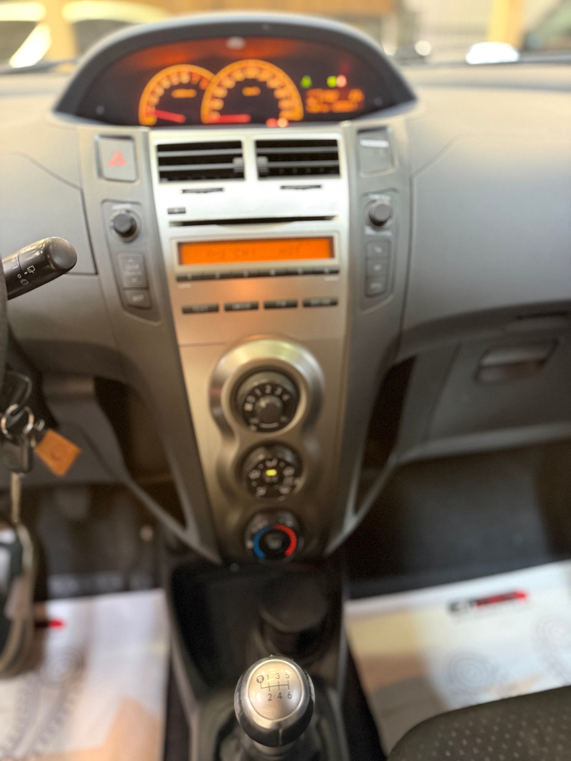TOYOTA Yaris 1.33 Linea Sol Premium-image-12