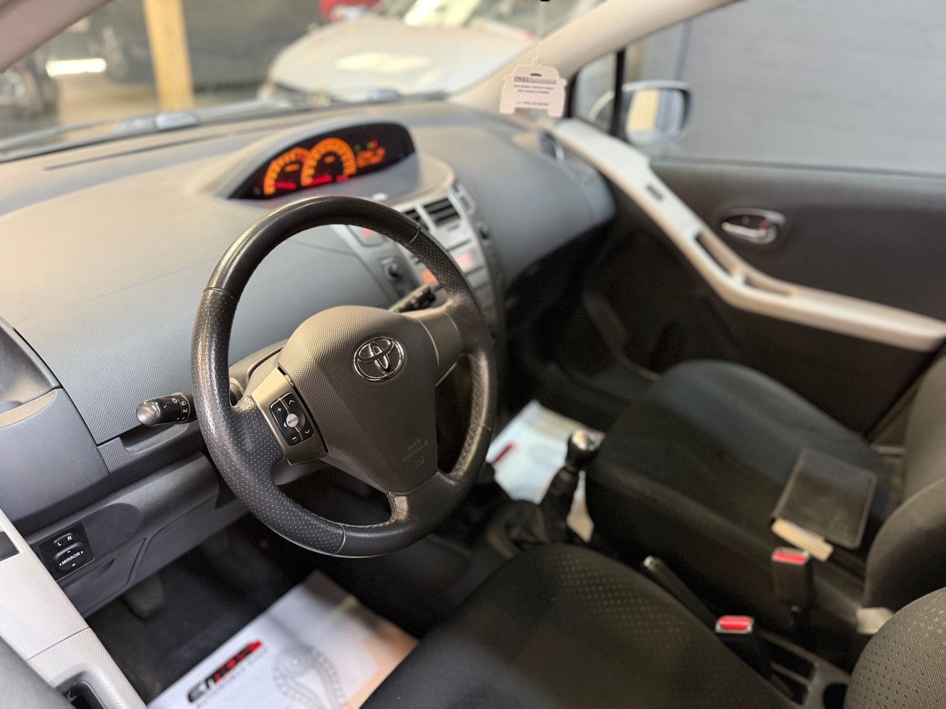 TOYOTA Yaris 1.33 Linea Sol Premium-image-9