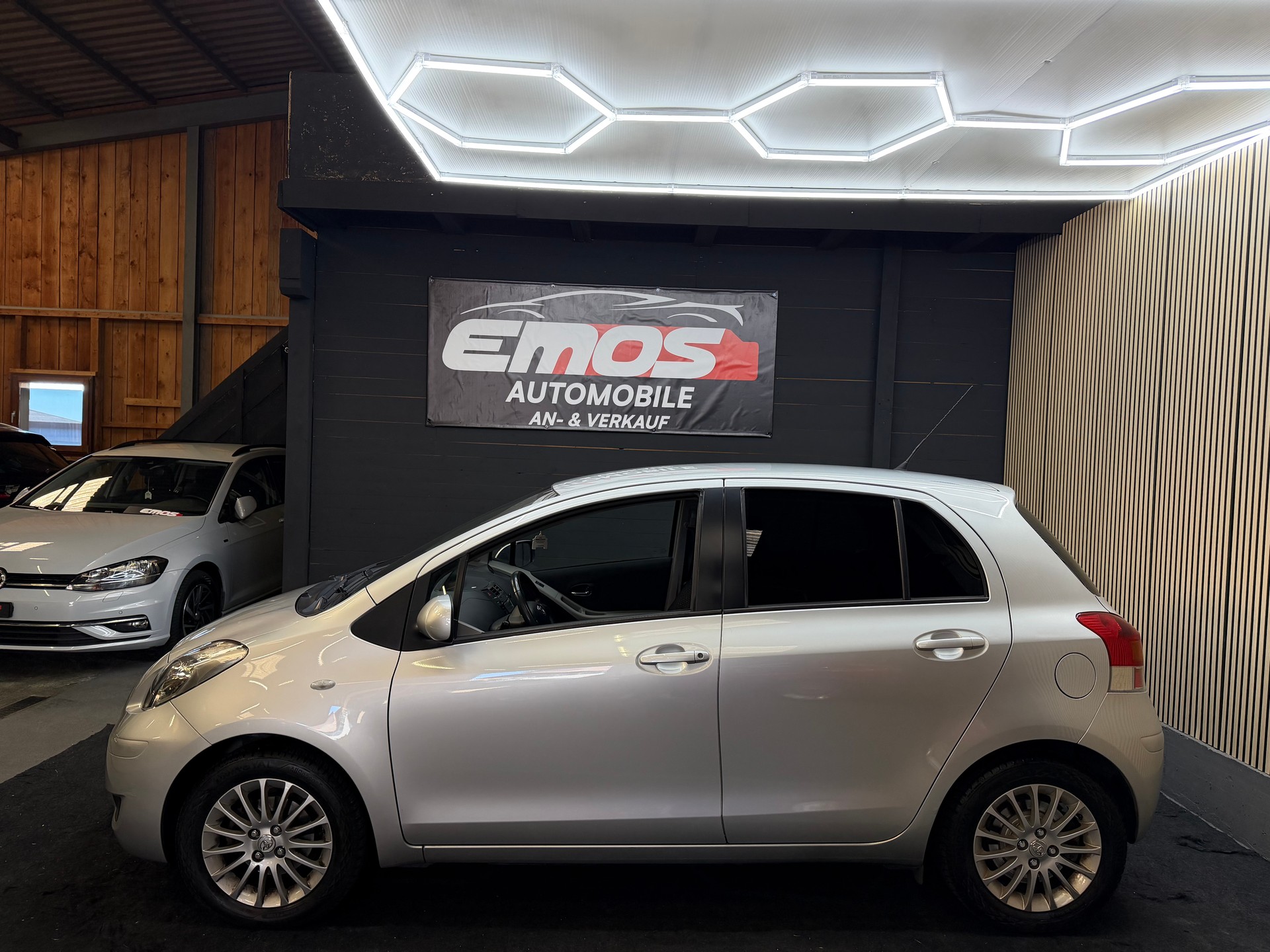 TOYOTA Yaris 1.33 Linea Sol Premium-image-3