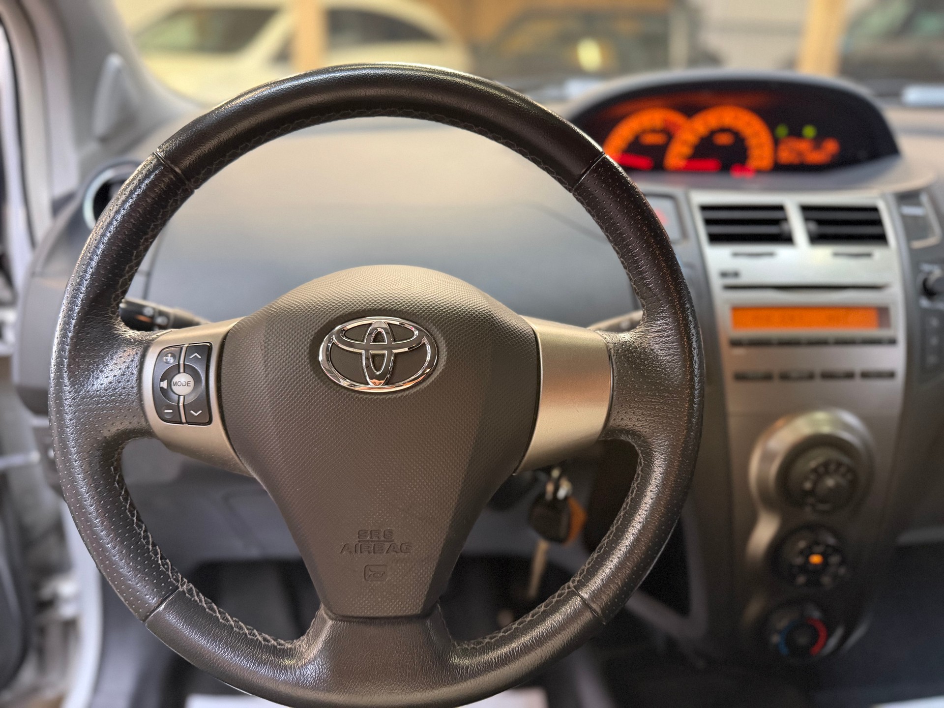 TOYOTA Yaris 1.33 Linea Sol Premium-image-11