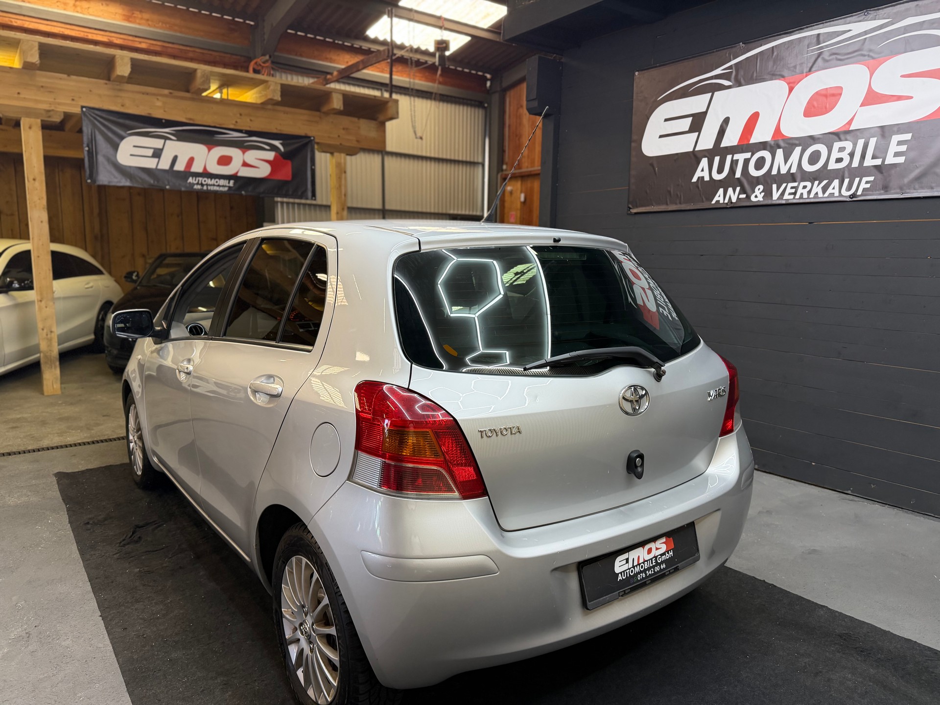 TOYOTA Yaris 1.33 Linea Sol Premium-image-4