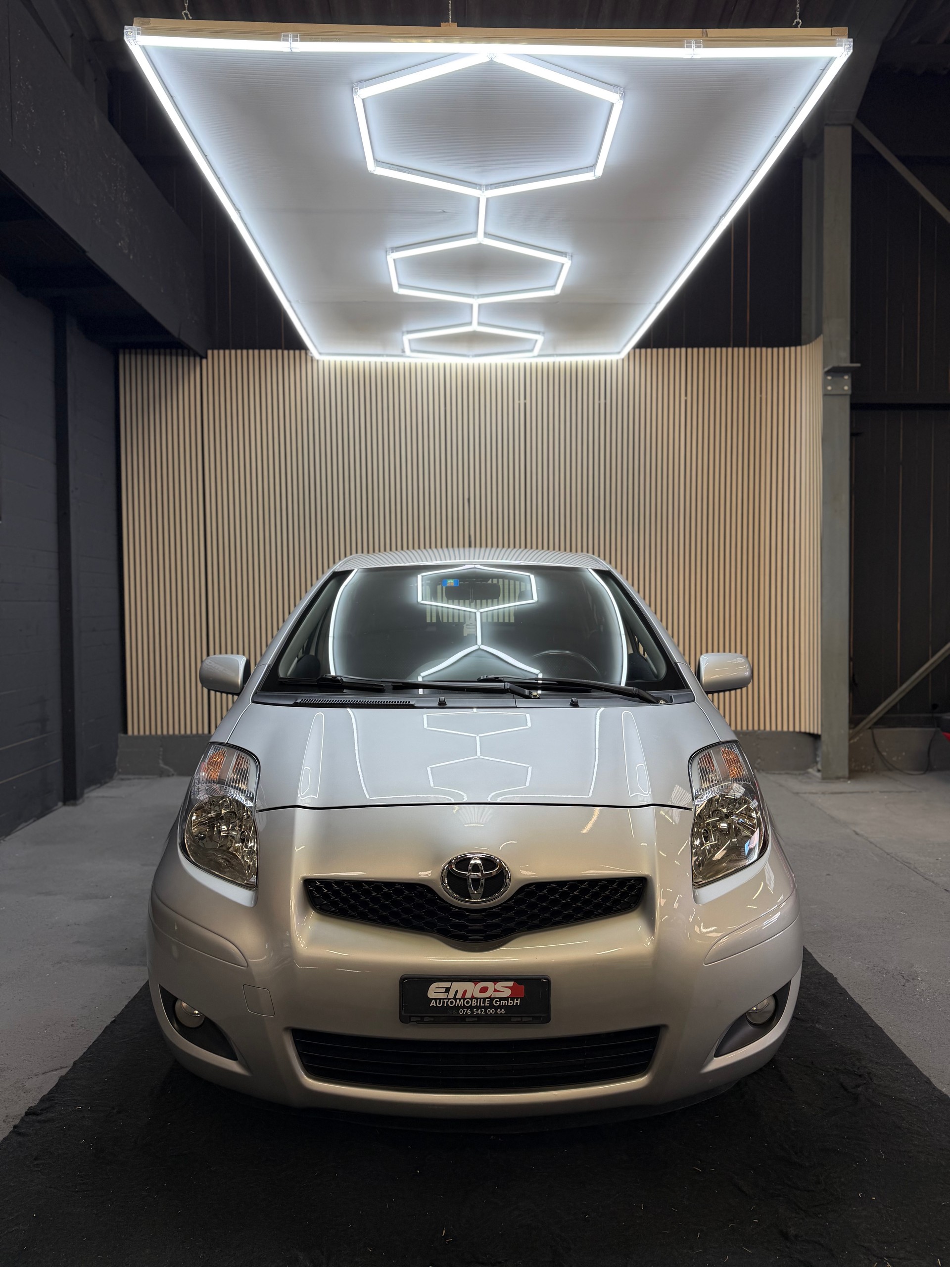 TOYOTA Yaris 1.33 Linea Sol Premium-image-1