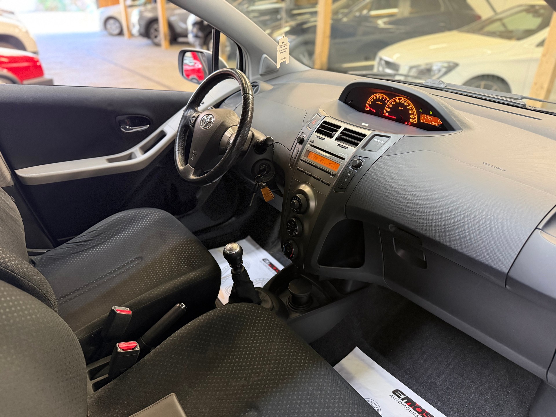 TOYOTA Yaris 1.33 Linea Sol Premium-image-8