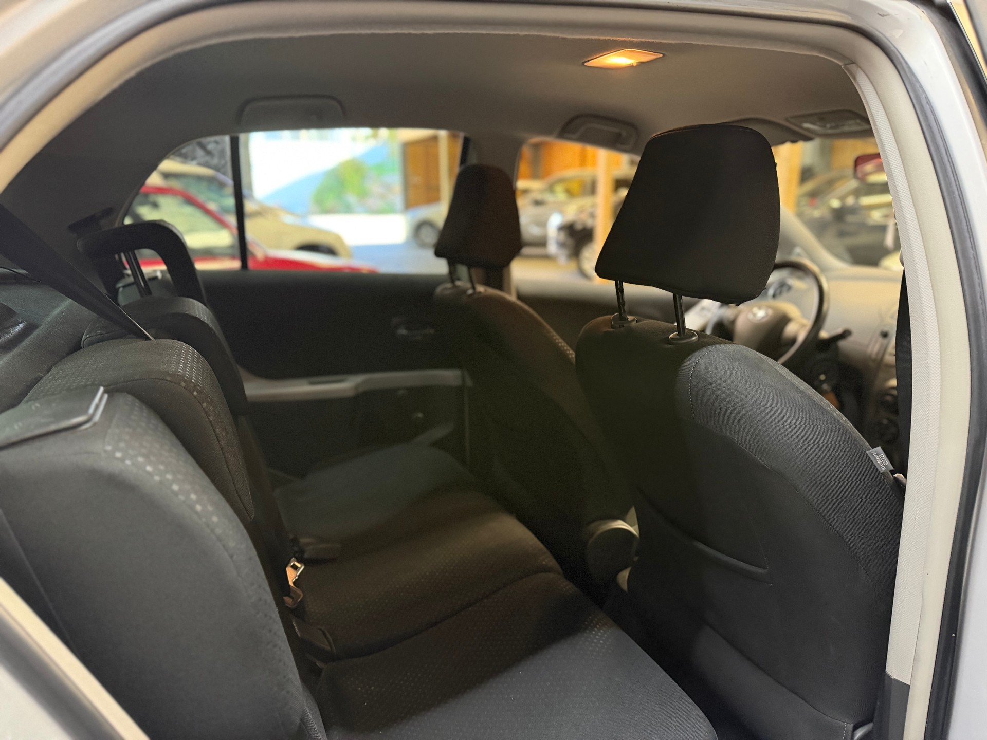 TOYOTA Yaris 1.33 Linea Sol Premium-image-10
