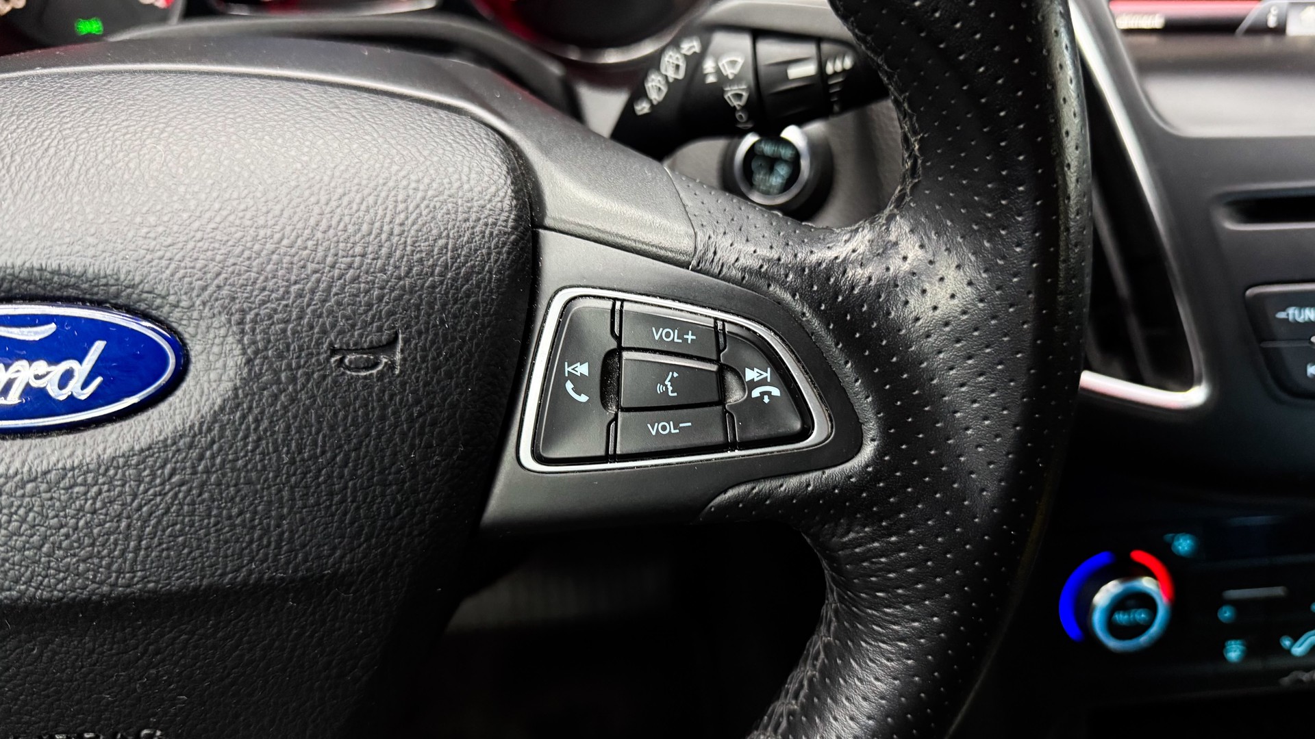FORD Focus 2.0 SCTi ST2-image-12