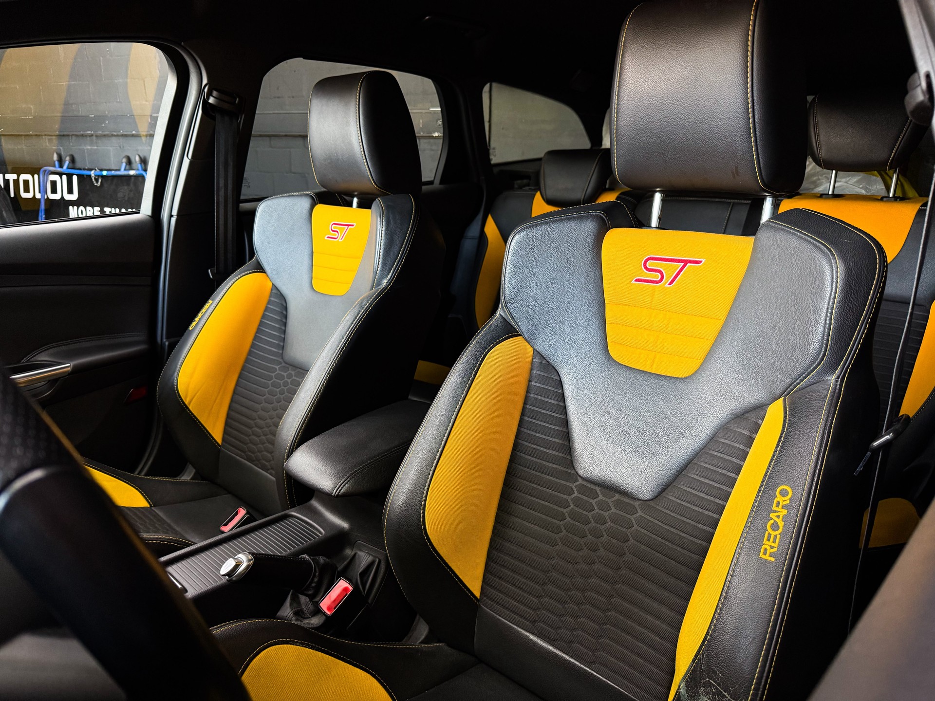 FORD Focus 2.0 SCTi ST2-image-13