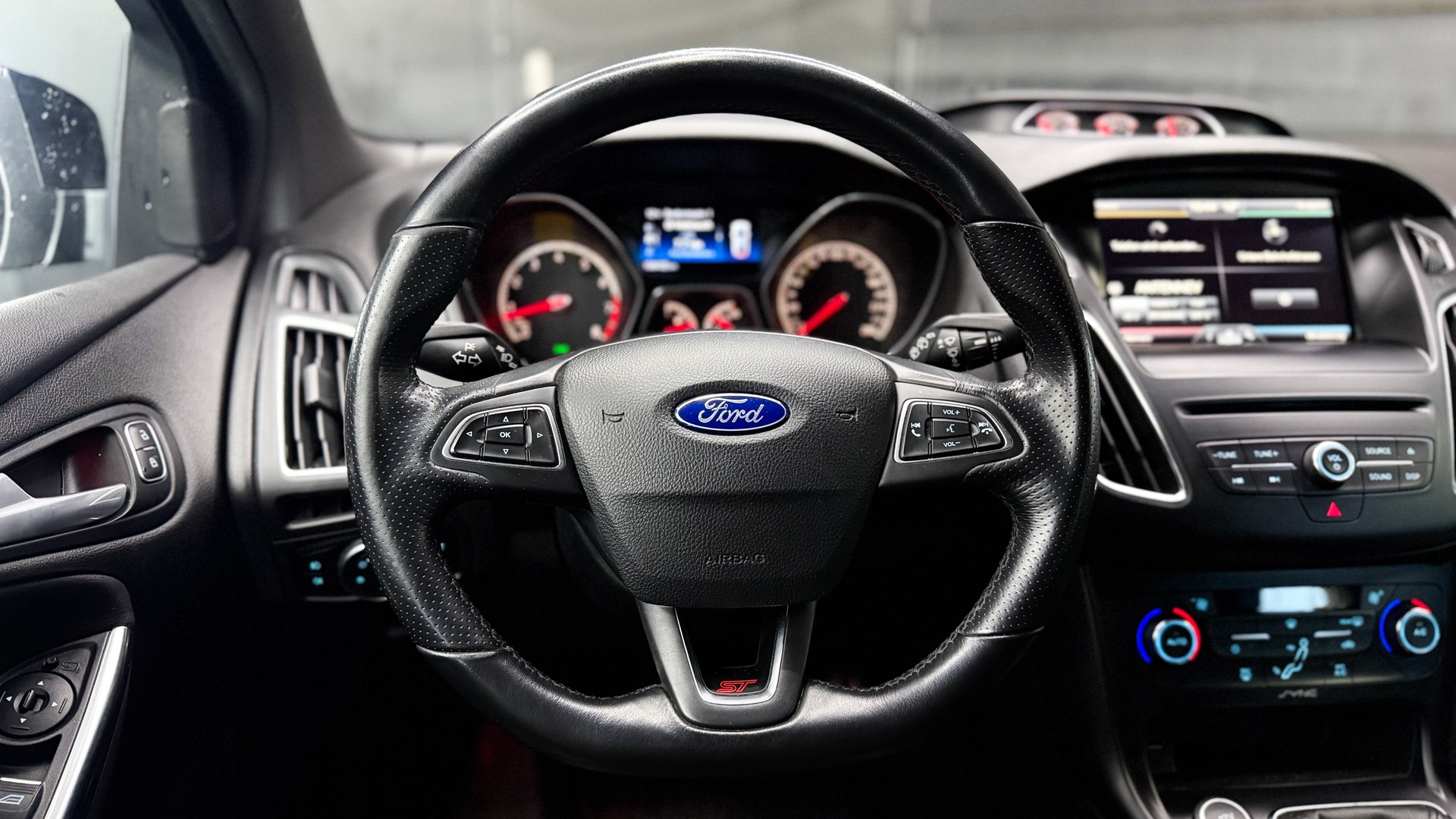 FORD Focus 2.0 SCTi ST2-image-10