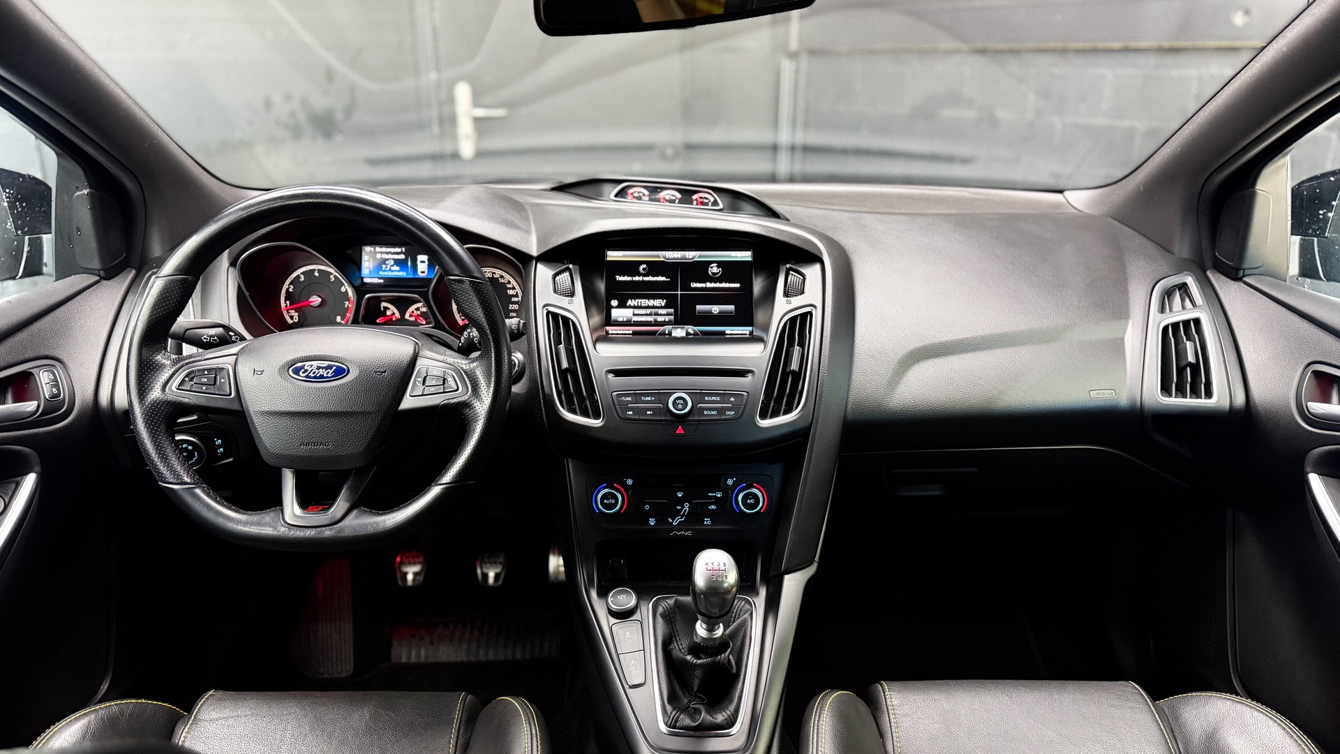 FORD Focus 2.0 SCTi ST2-image-9