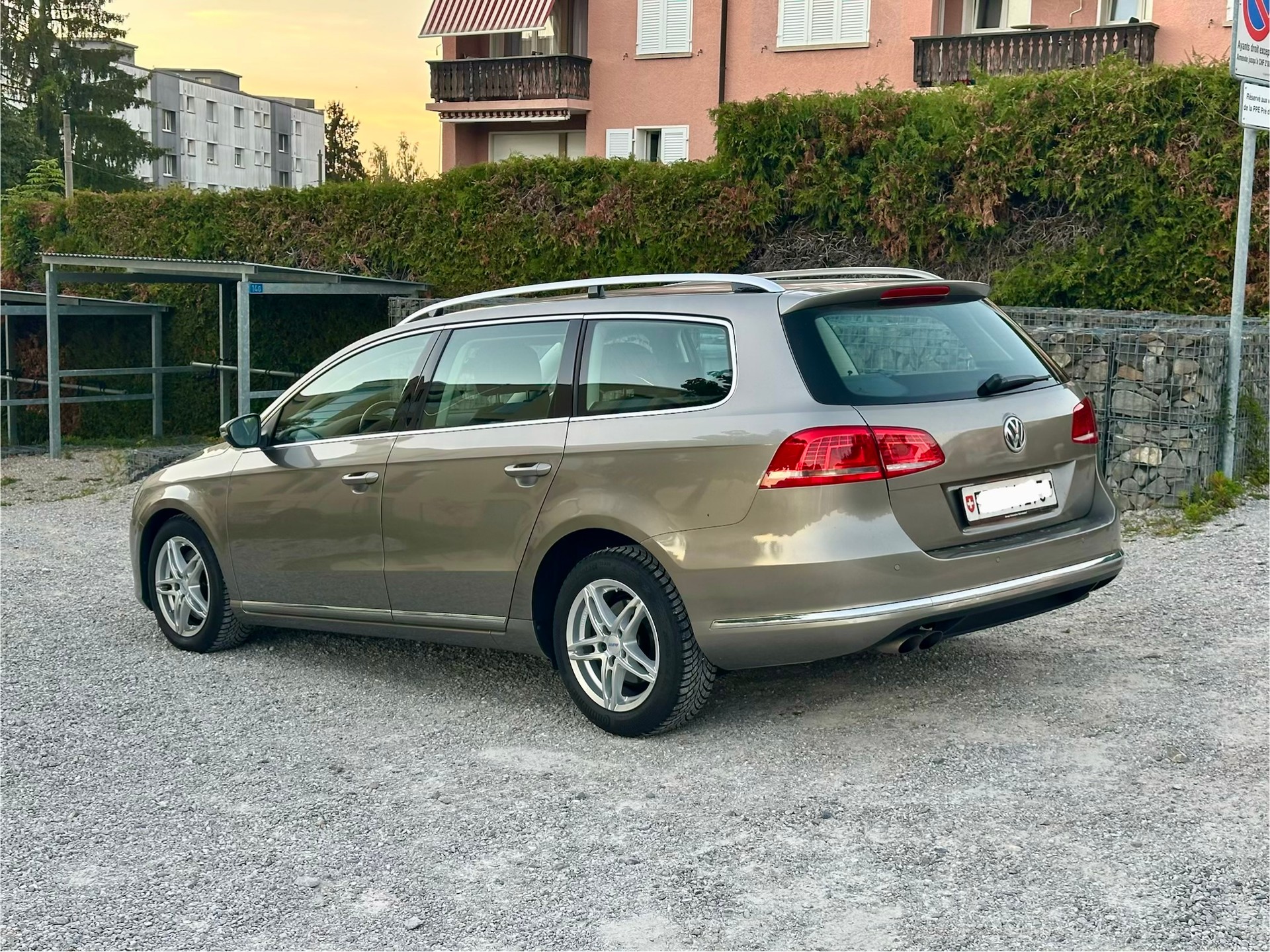VW Passat Variant 2.0 TDI BMT R-Line DSG-image-6