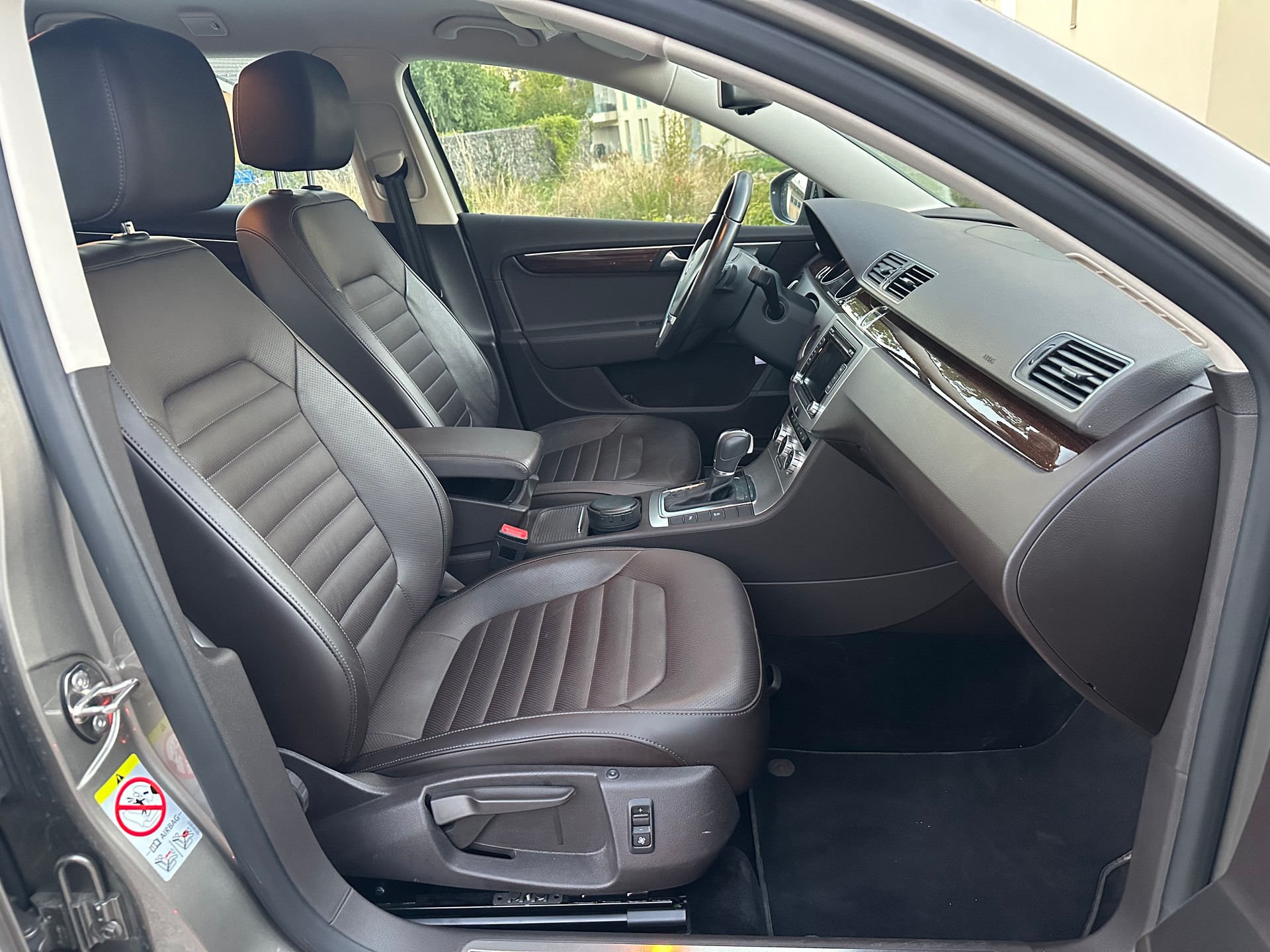 VW Passat Variant 2.0 TDI BMT R-Line DSG-image-2