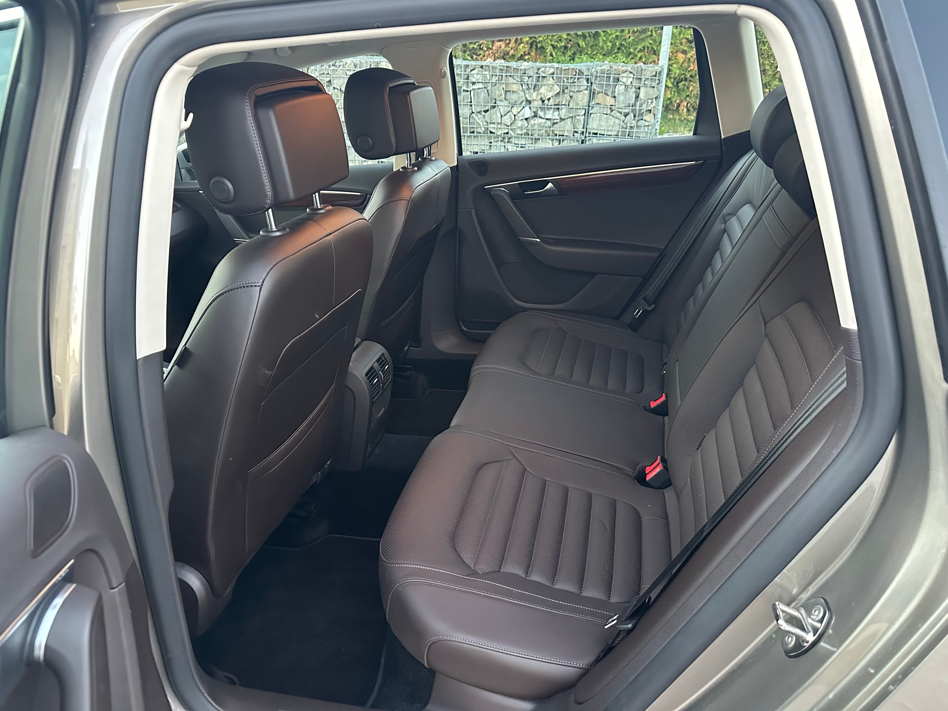 VW Passat Variant 2.0 TDI BMT R-Line DSG-image-3