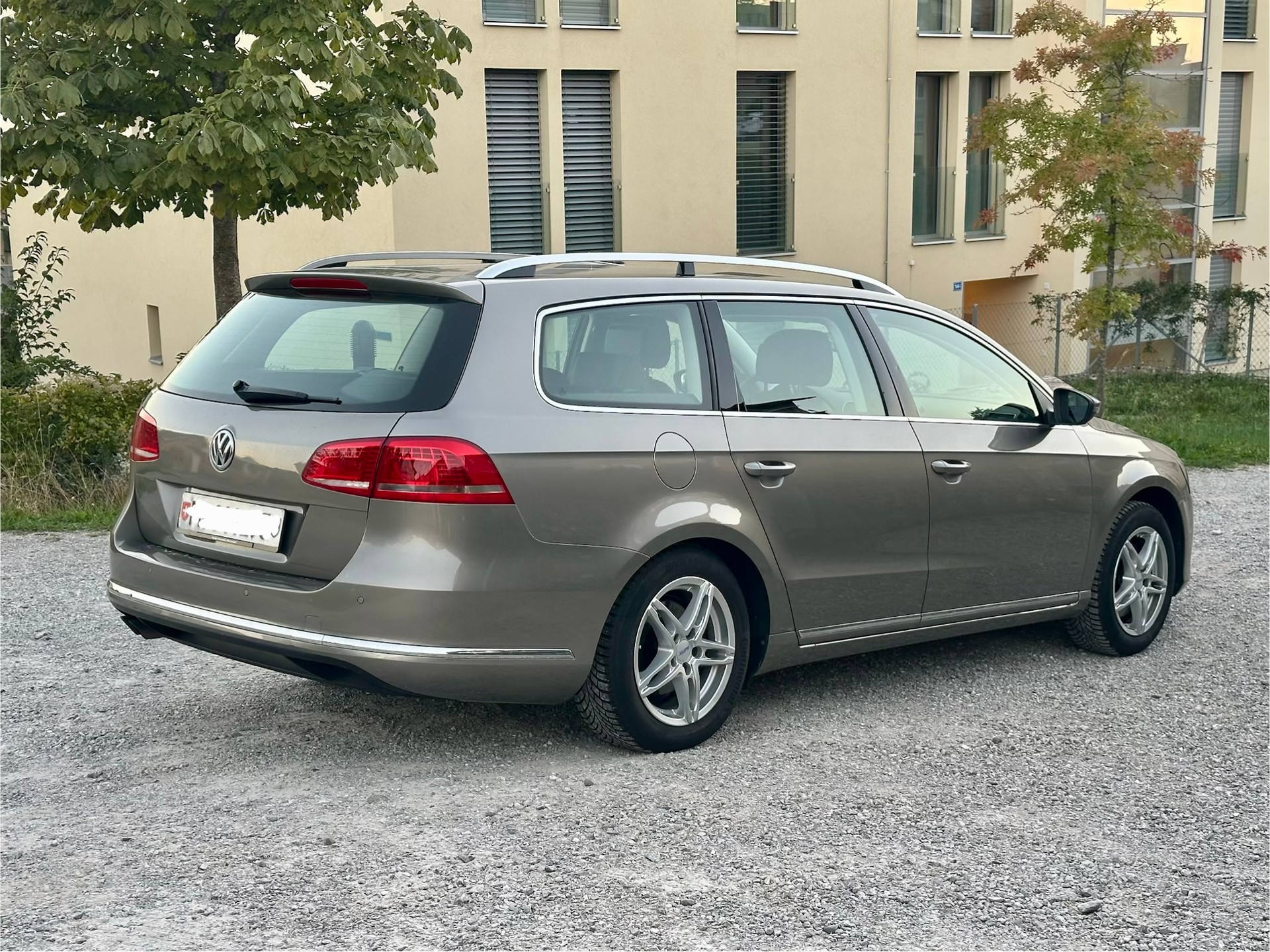 VW Passat Variant 2.0 TDI BMT R-Line DSG-image-5