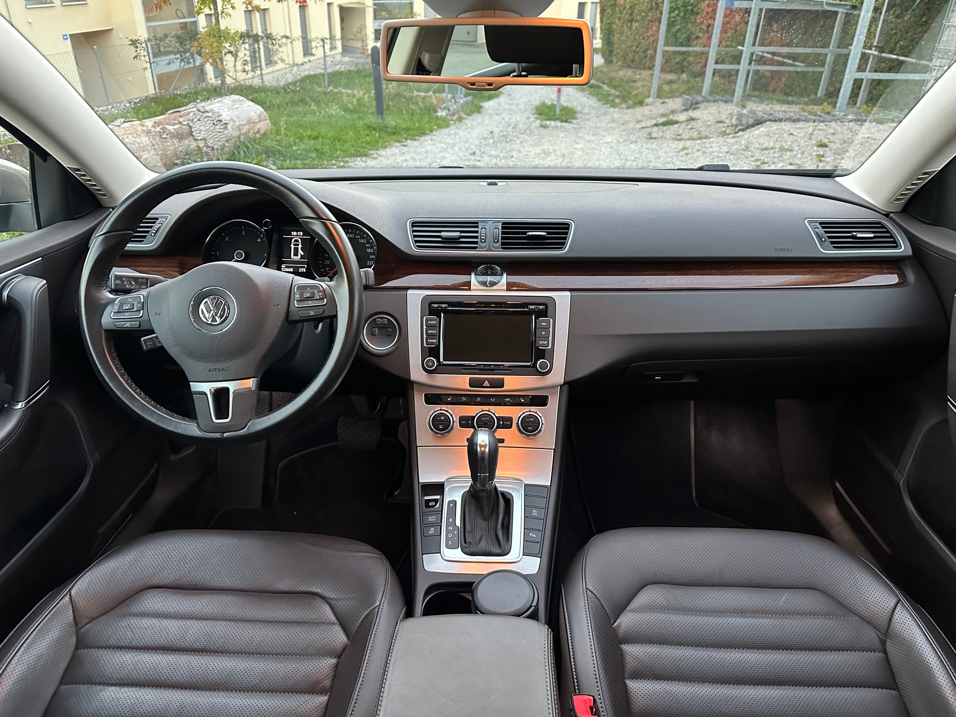 VW Passat Variant 2.0 TDI BMT R-Line DSG-image-1