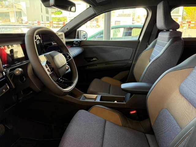 RENAULT R5 E-Tech Comfort Range 52 kWh Techno-image-9