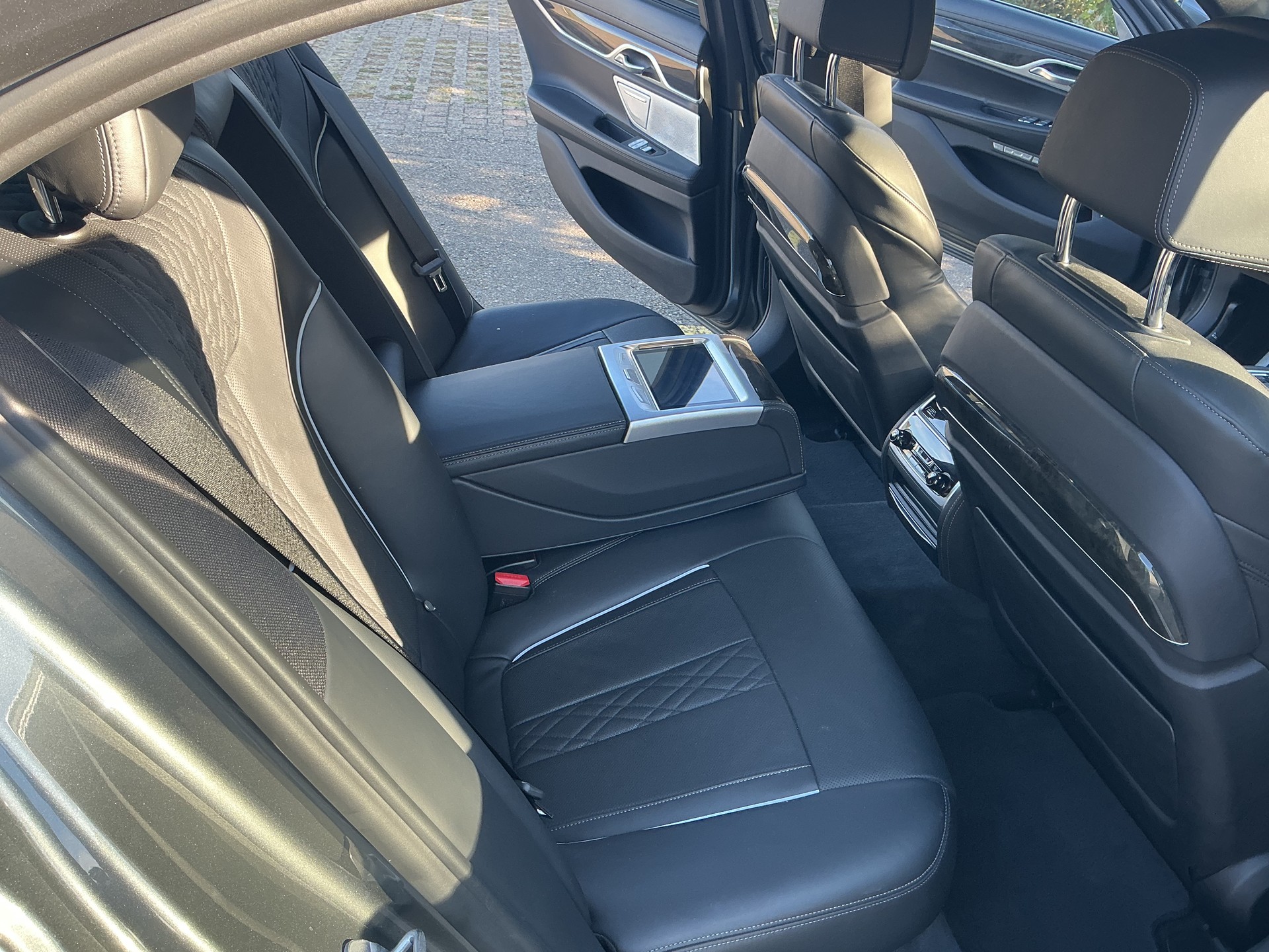 BMW 750i xDrive 578 ps M Sportgetriebe Vollausstattung-image-12