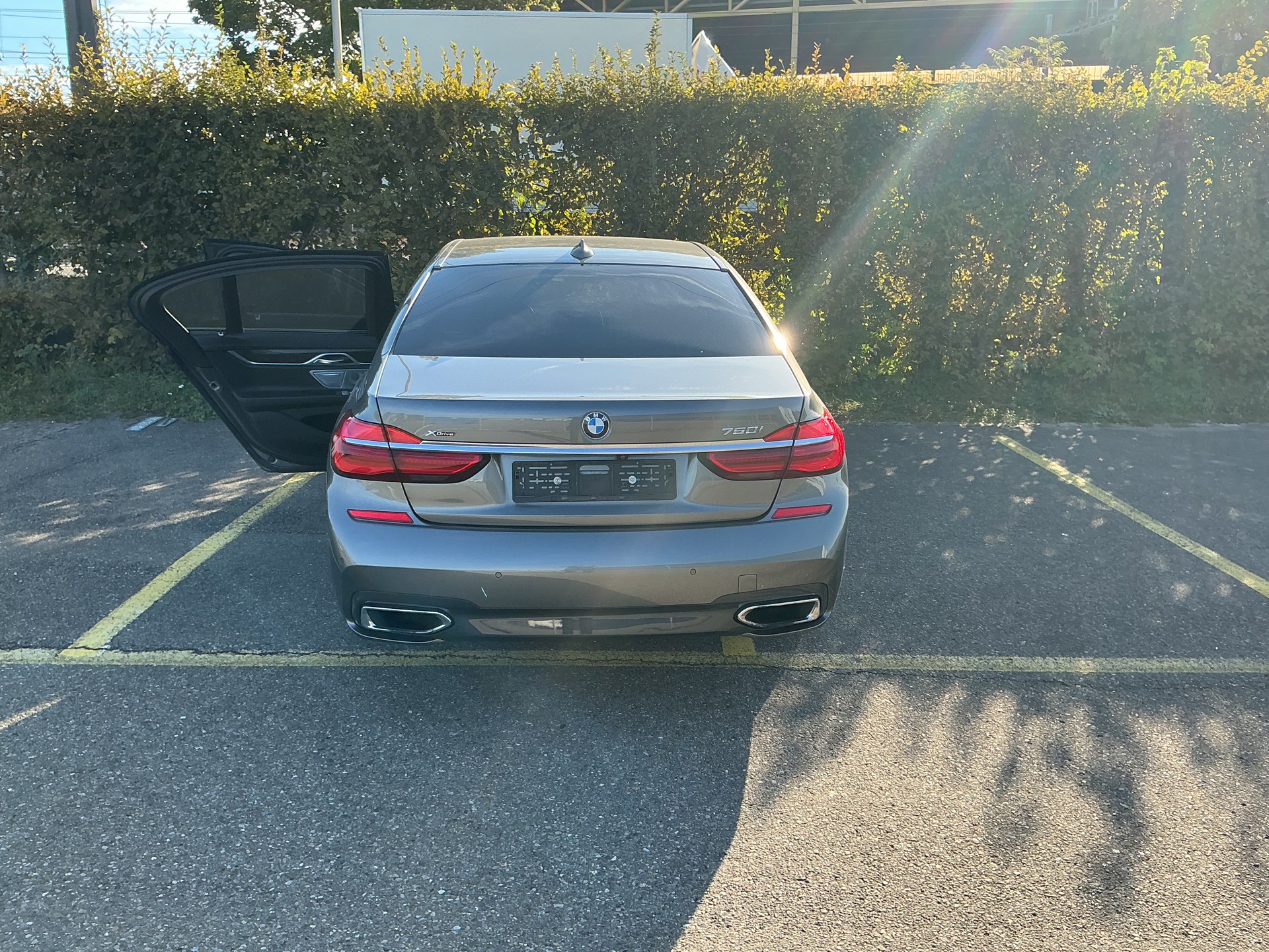 BMW 750i xDrive 578 ps M Sportgetriebe Vollausstattung-image-10