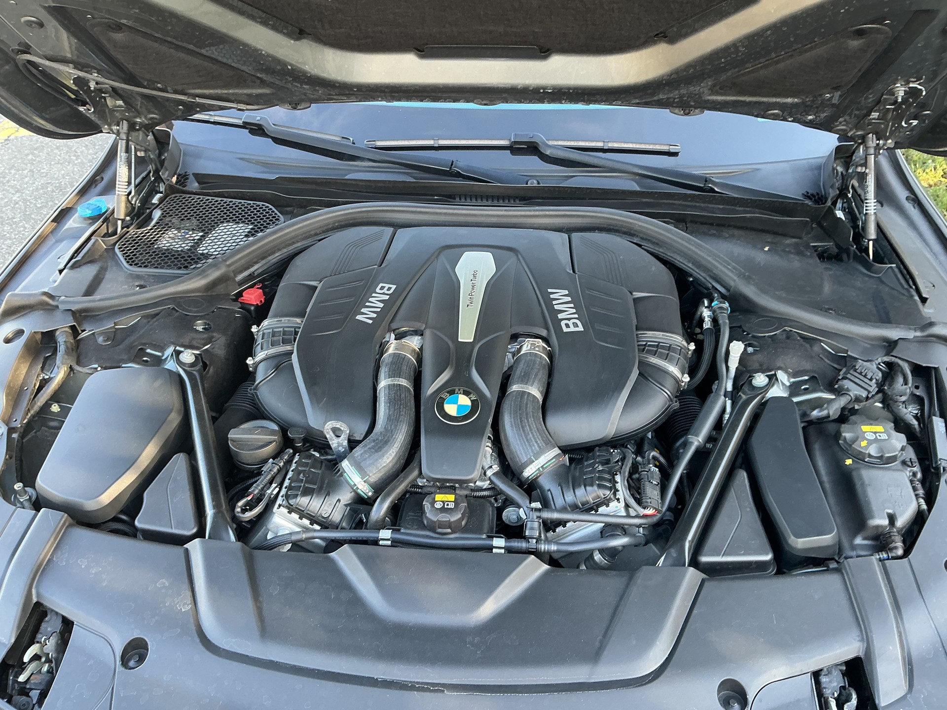 BMW 750i xDrive 578 ps M Sportgetriebe Vollausstattung-image-4