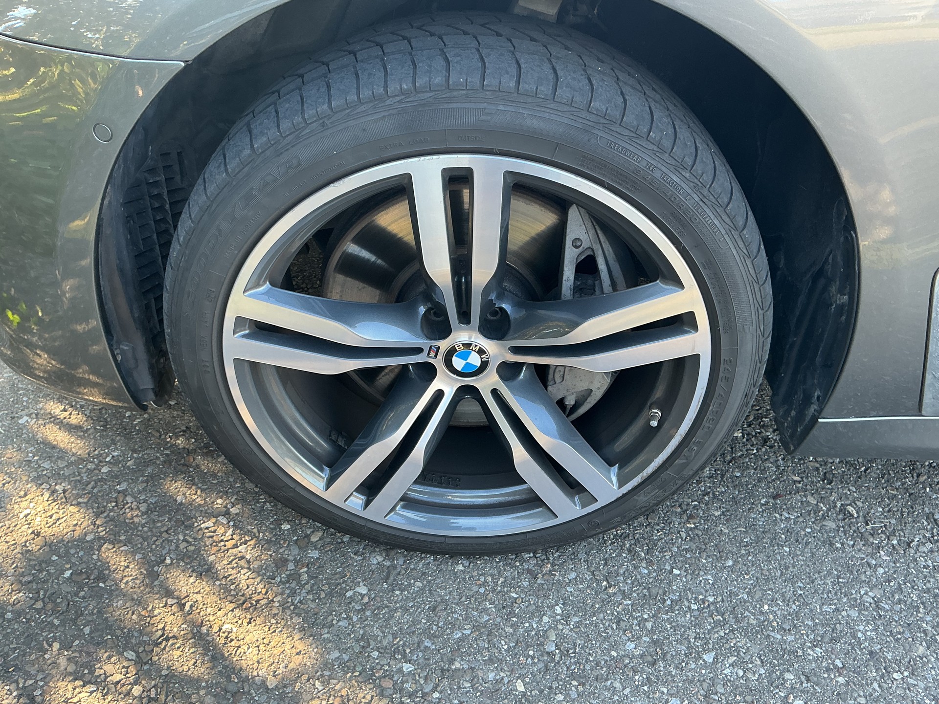 BMW 750i xDrive 578 ps M Sportgetriebe Vollausstattung-image-9