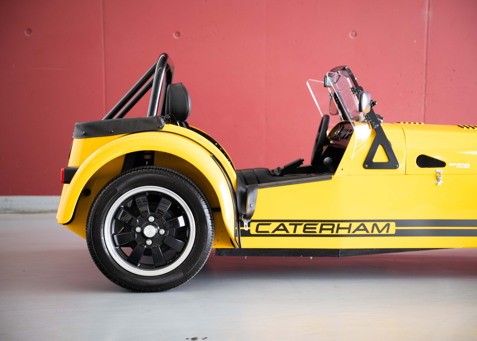 CATERHAM Seven 170S (MY24, Swiss car, Firecracker Yellow paint, full Caterham service history, 12-month warranty)-image-7