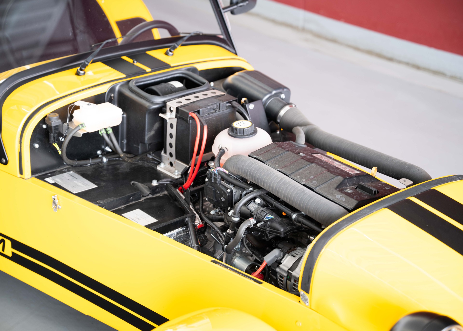 CATERHAM Seven 170S (MY24, Swiss car, Firecracker Yellow paint, full Caterham service history, 12-month warranty)-image-15