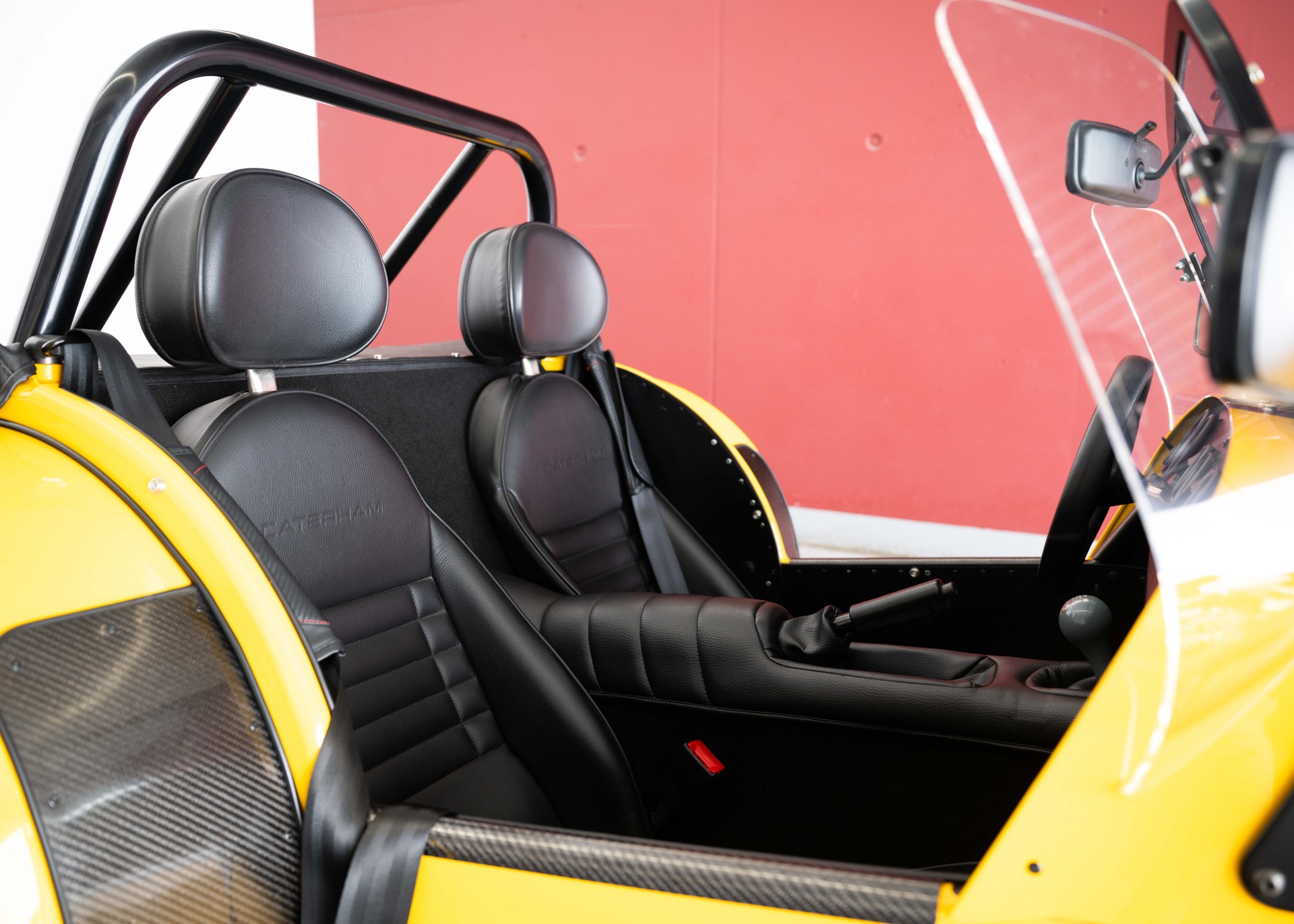CATERHAM Seven 170S (MY24, Swiss car, Firecracker Yellow paint, full Caterham service history, 12-month warranty)-image-26