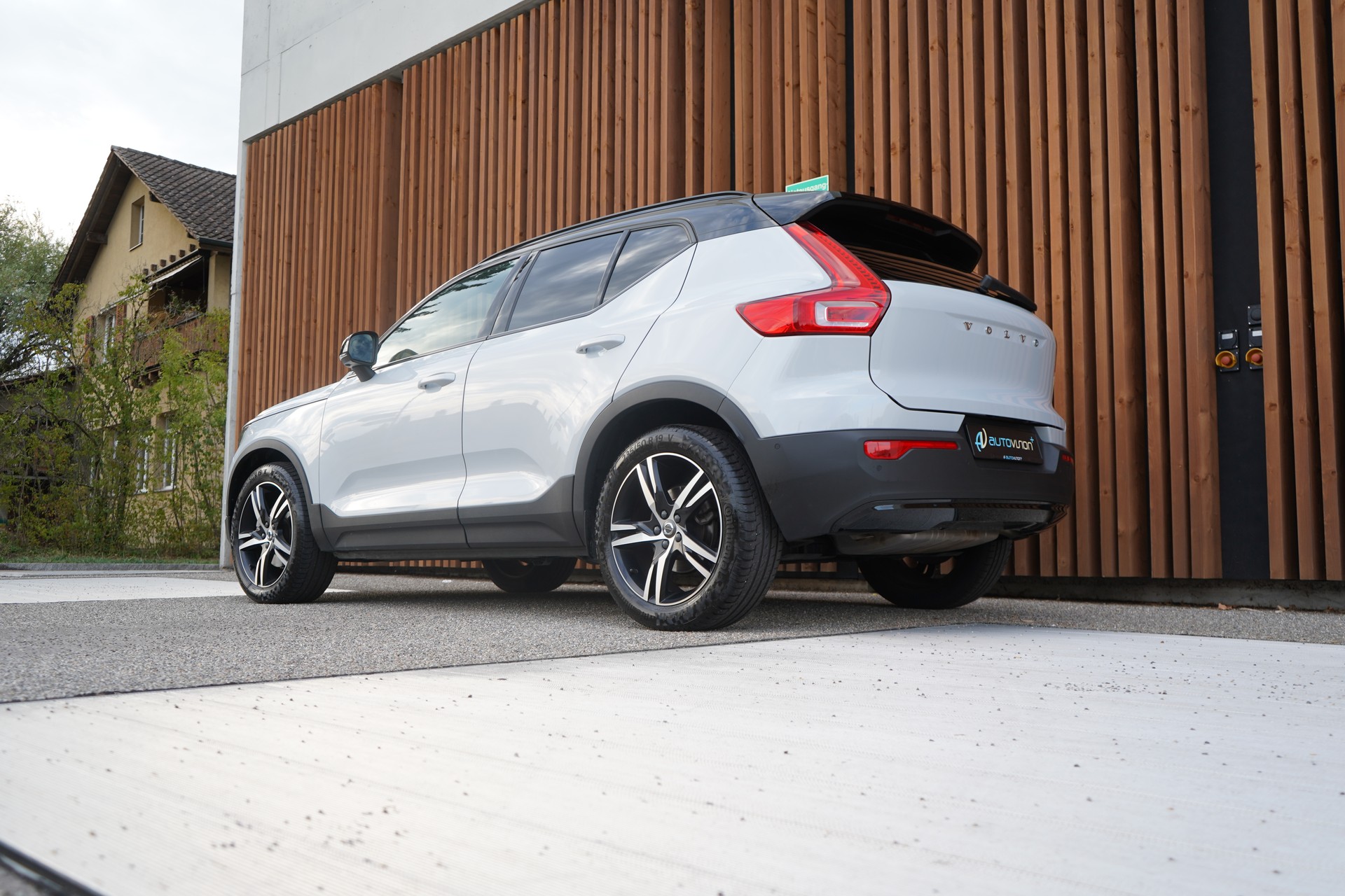 VOLVO XC40 B5 BENZIN MILD HYBRID AWD R-DESIGN ULTIMATE GEARTRONIC l 250 PS-image-5