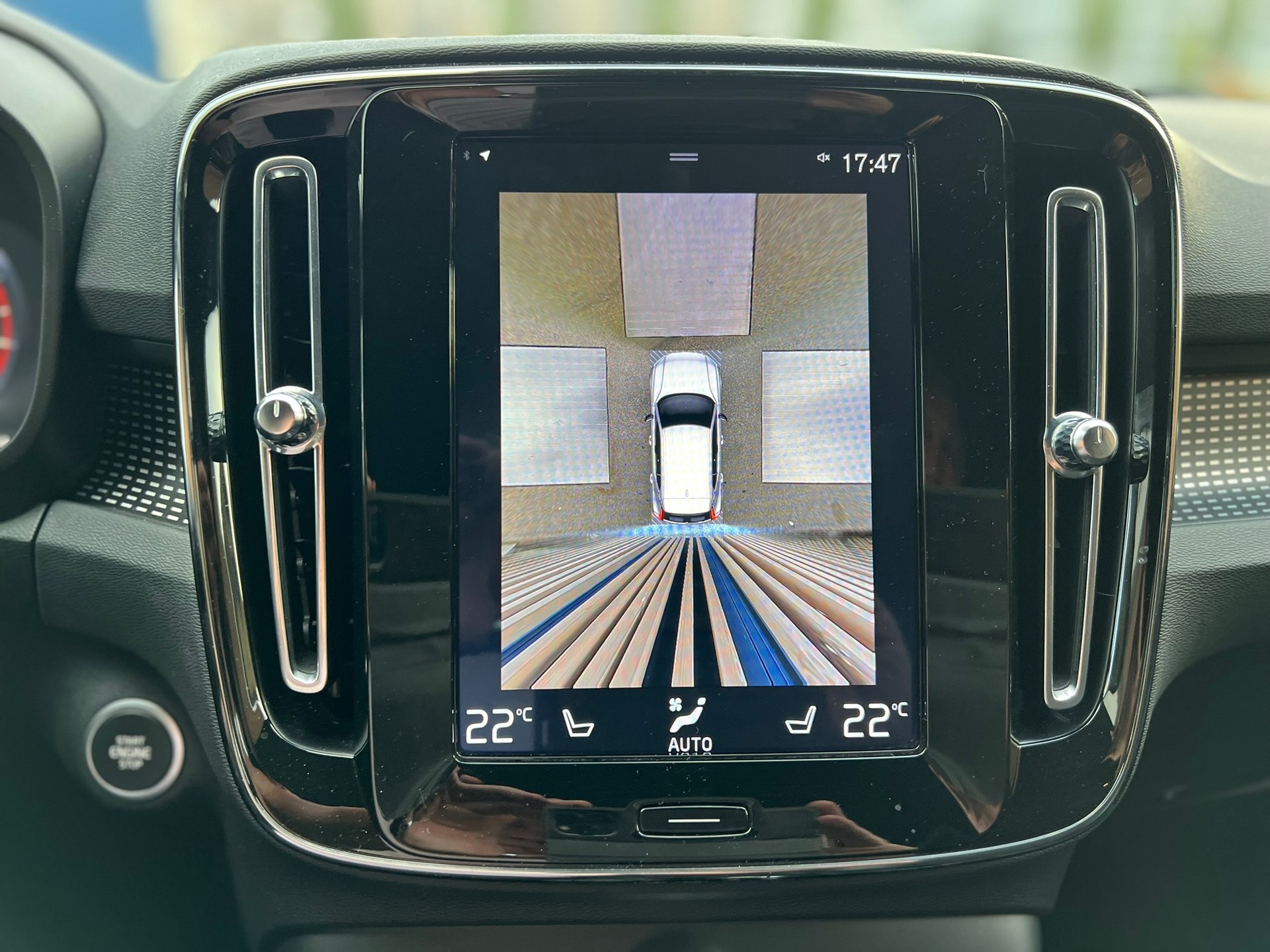 VOLVO XC40 B5 BENZIN MILD HYBRID AWD R-DESIGN ULTIMATE GEARTRONIC l 250 PS-image-21