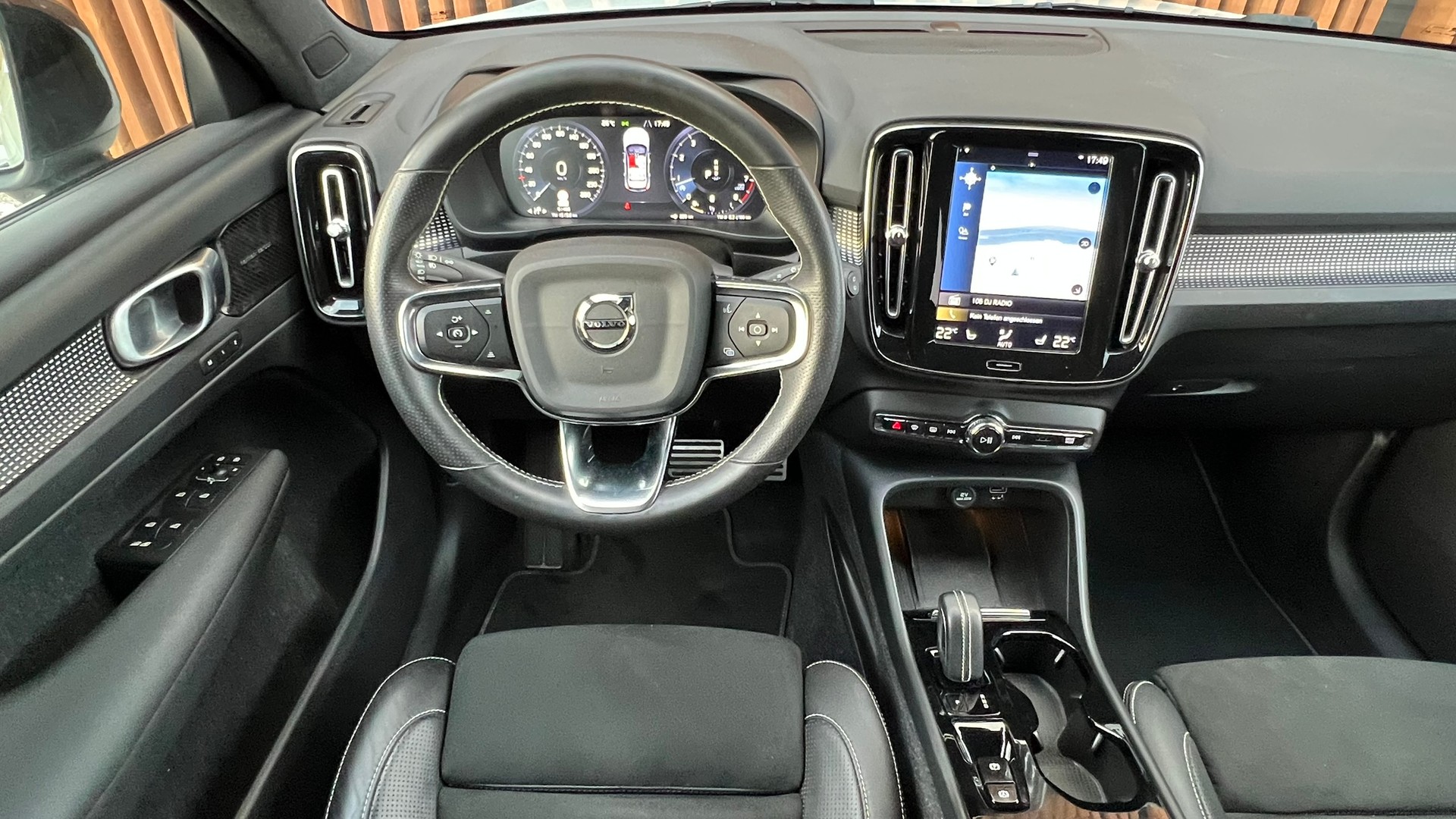 VOLVO XC40 B5 BENZIN MILD HYBRID AWD R-DESIGN ULTIMATE GEARTRONIC l 250 PS-image-20