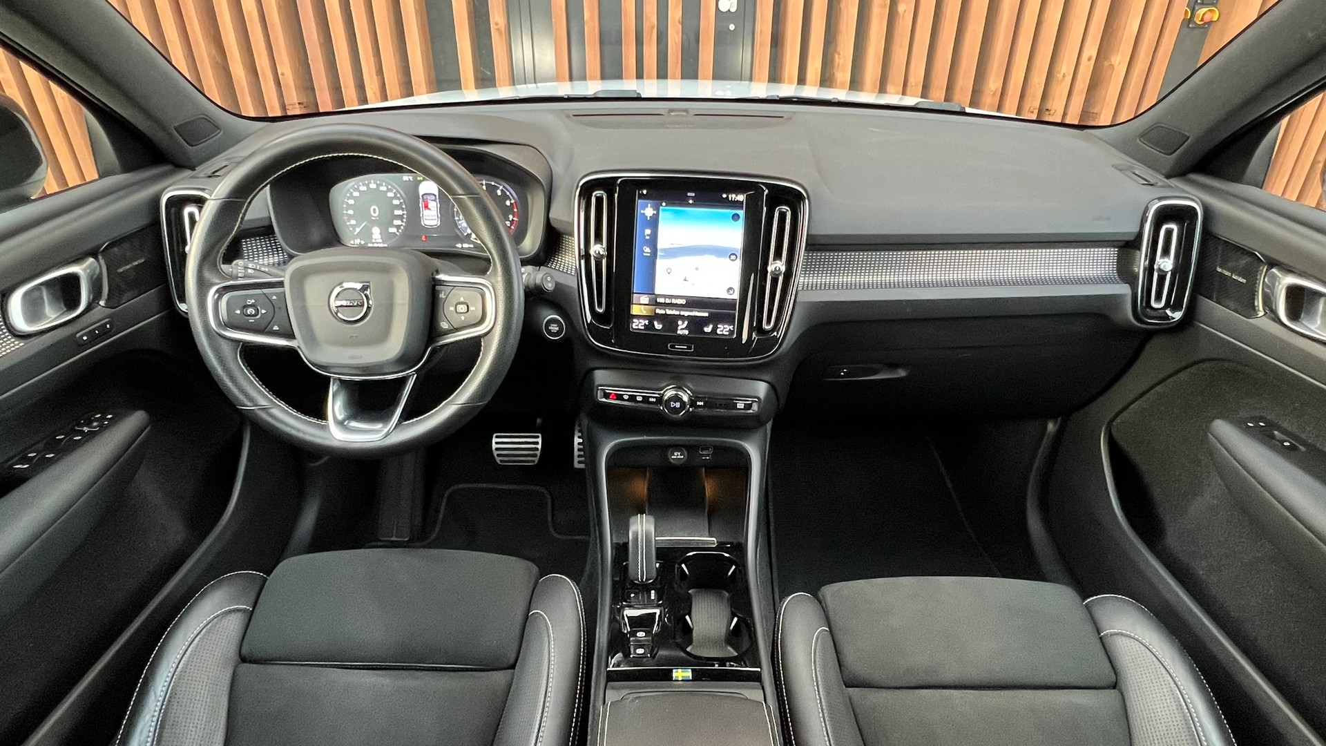 VOLVO XC40 B5 BENZIN MILD HYBRID AWD R-DESIGN ULTIMATE GEARTRONIC l 250 PS-image-19