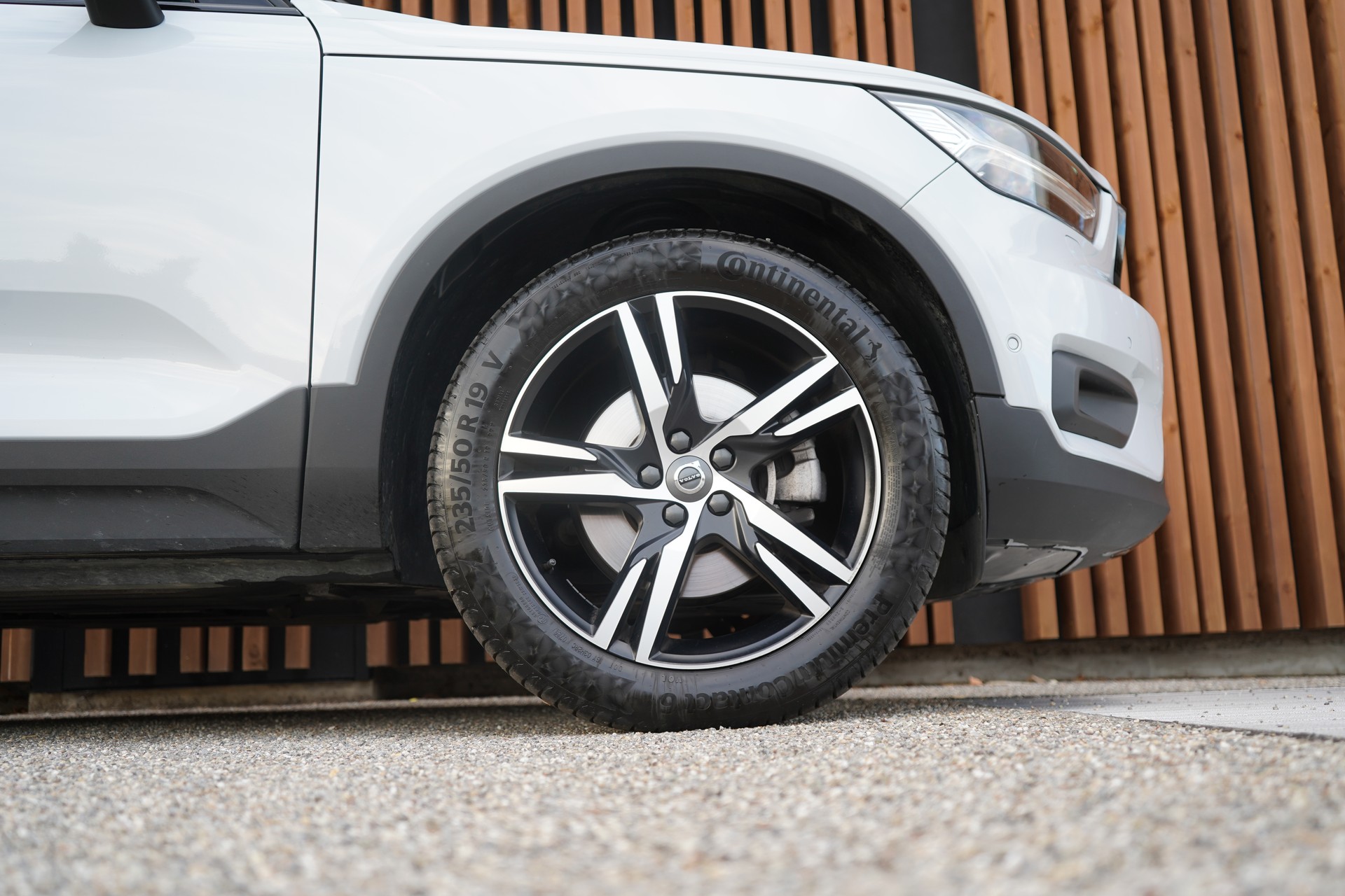 VOLVO XC40 B5 BENZIN MILD HYBRID AWD R-DESIGN ULTIMATE GEARTRONIC l 250 PS-image-15