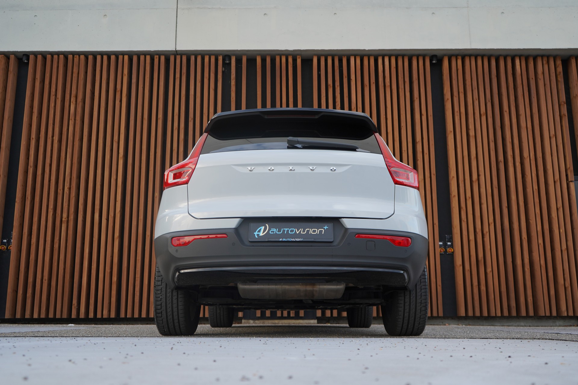 VOLVO XC40 B5 BENZIN MILD HYBRID AWD R-DESIGN ULTIMATE GEARTRONIC l 250 PS-image-14