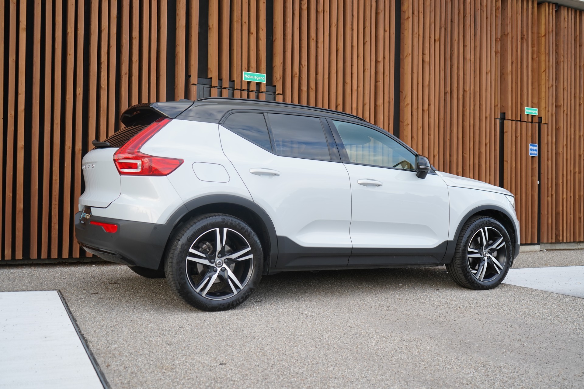 VOLVO XC40 B5 BENZIN MILD HYBRID AWD R-DESIGN ULTIMATE GEARTRONIC l 250 PS-image-10