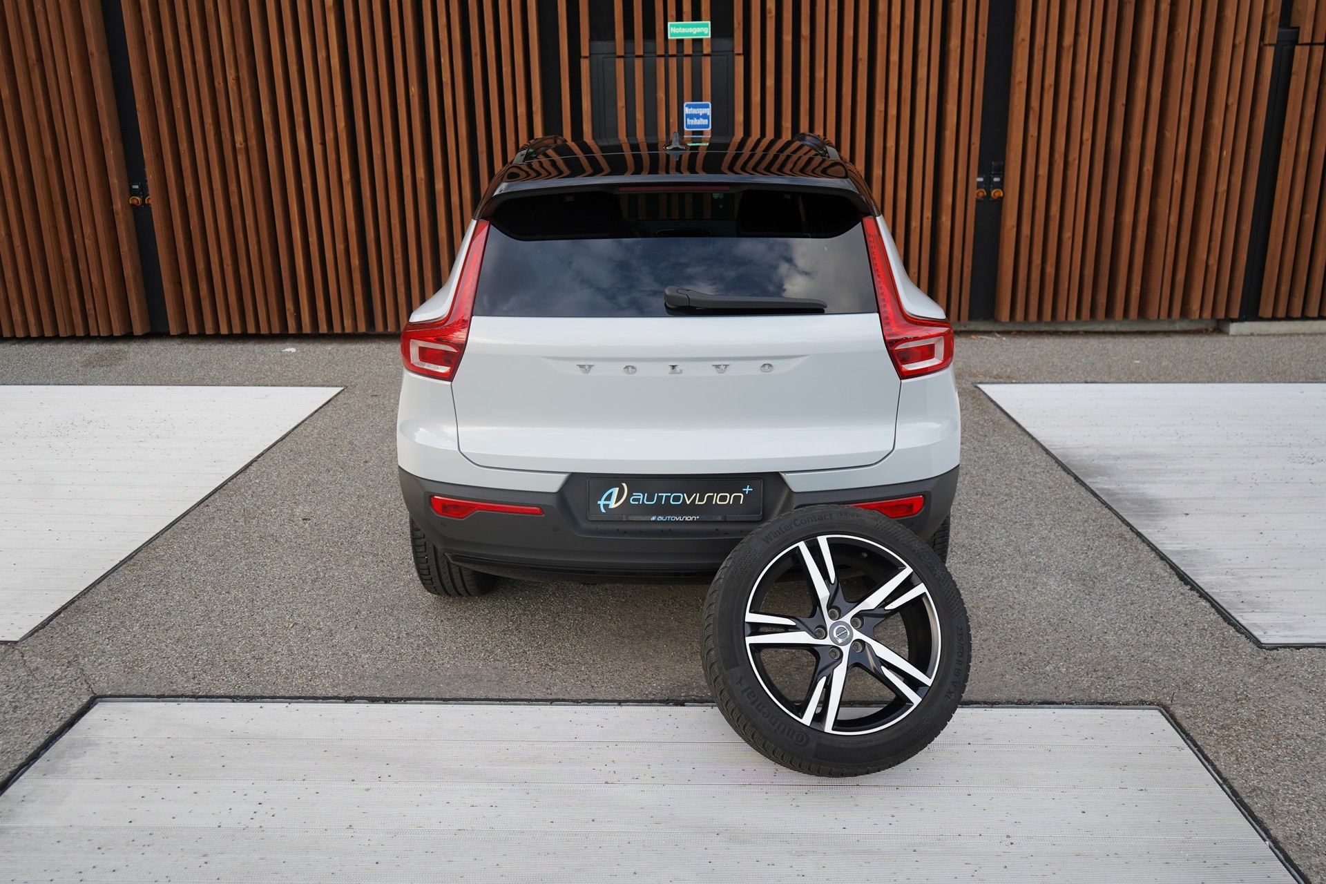 VOLVO XC40 B5 BENZIN MILD HYBRID AWD R-DESIGN ULTIMATE GEARTRONIC l 250 PS-image-17
