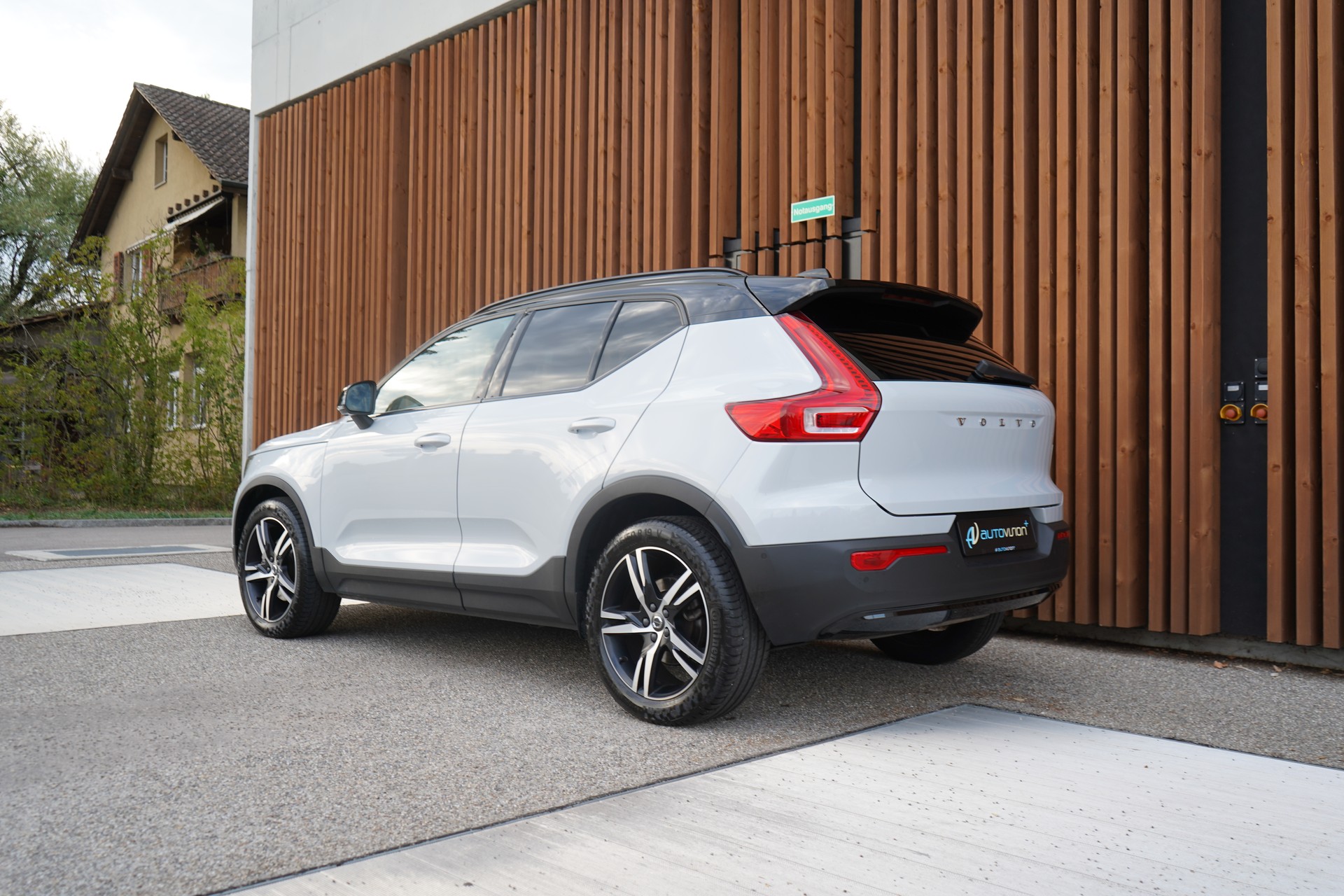 VOLVO XC40 B5 BENZIN MILD HYBRID AWD R-DESIGN ULTIMATE GEARTRONIC l 250 PS-image-7