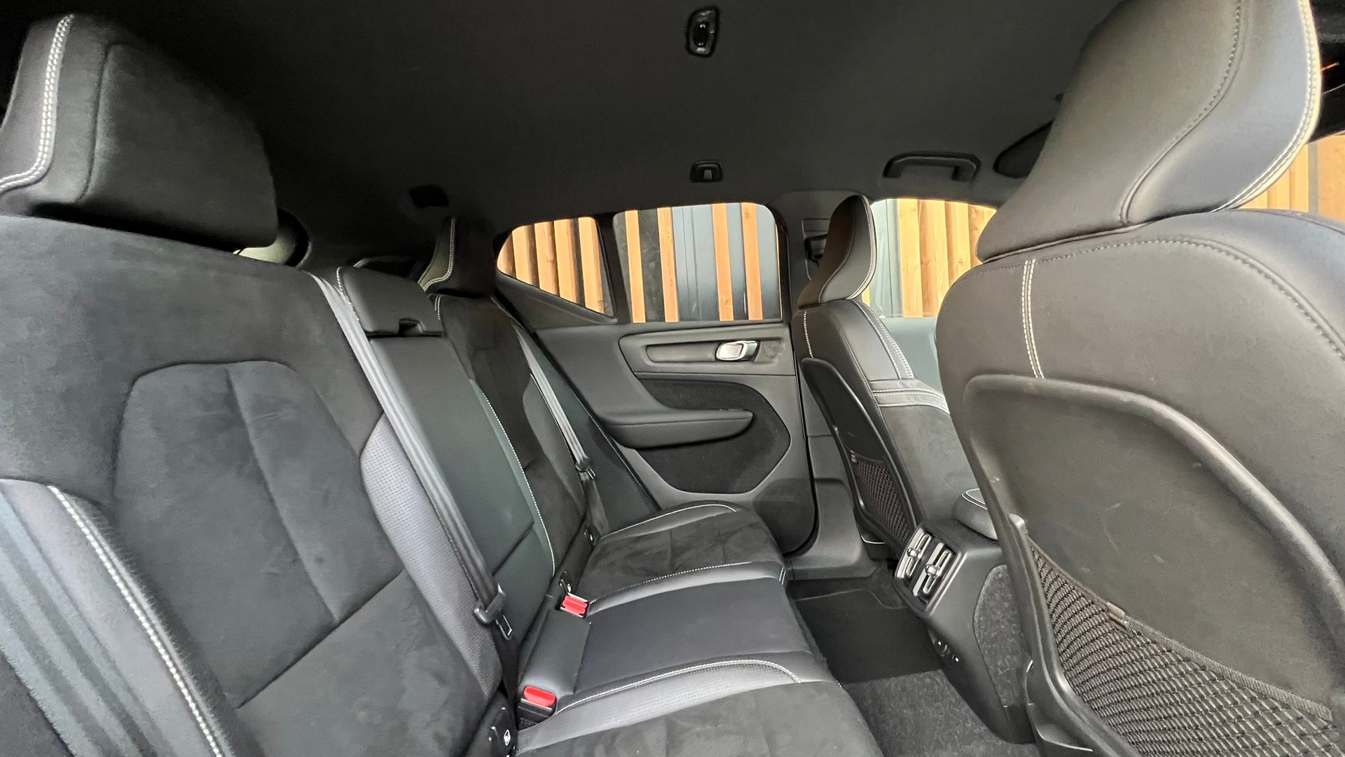 VOLVO XC40 B5 BENZIN MILD HYBRID AWD R-DESIGN ULTIMATE GEARTRONIC l 250 PS-image-28