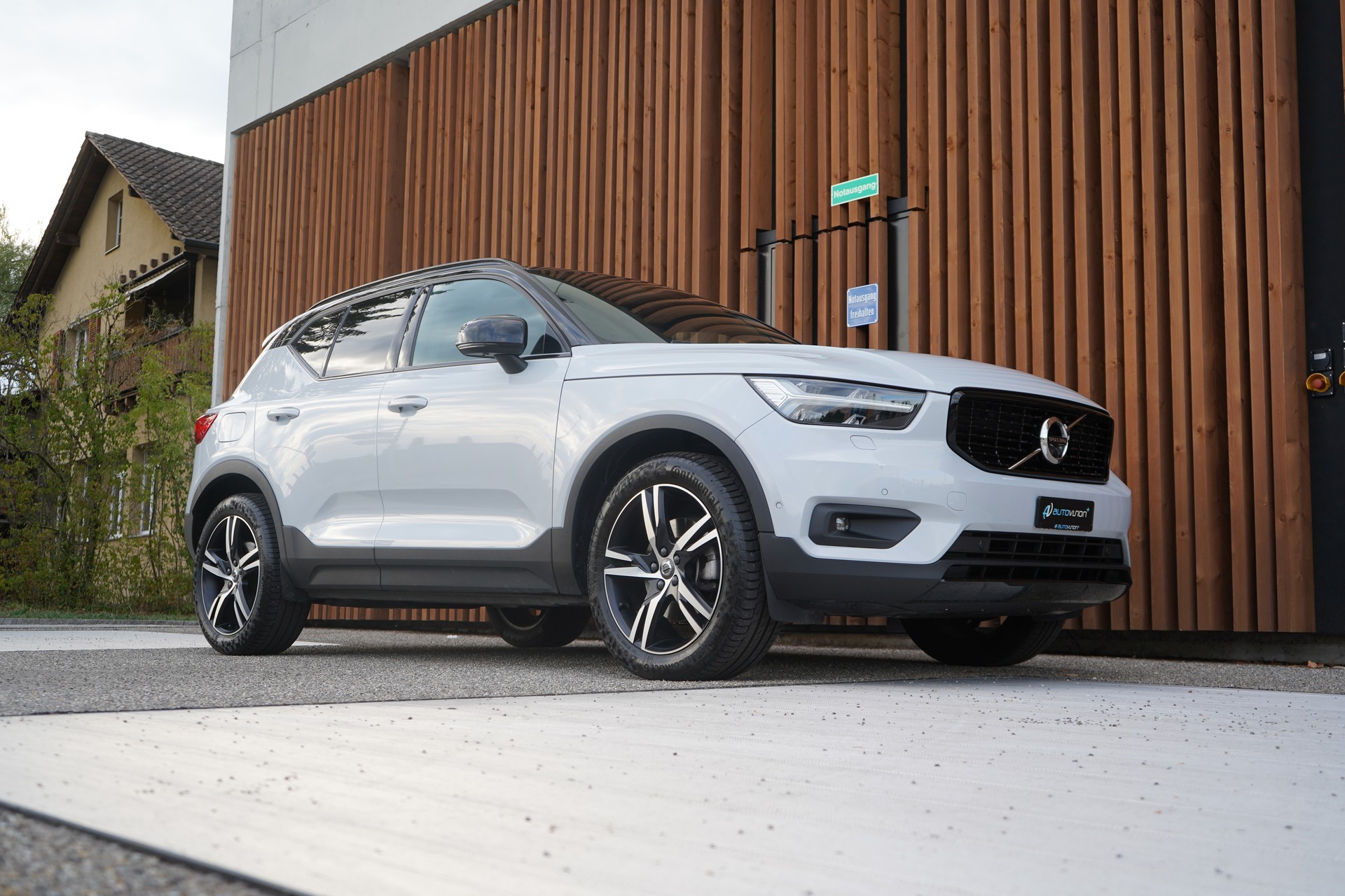 VOLVO XC40 B5 BENZIN MILD HYBRID AWD R-DESIGN ULTIMATE GEARTRONIC l 250 PS-image-9