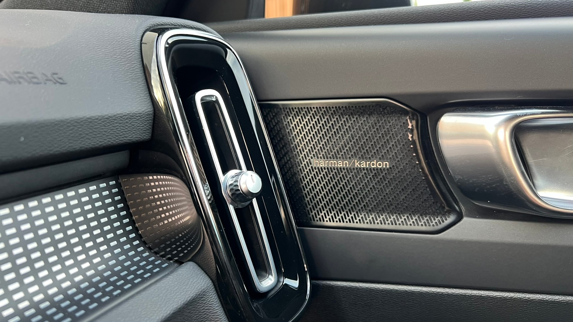 VOLVO XC40 B5 BENZIN MILD HYBRID AWD R-DESIGN ULTIMATE GEARTRONIC l 250 PS-image-24