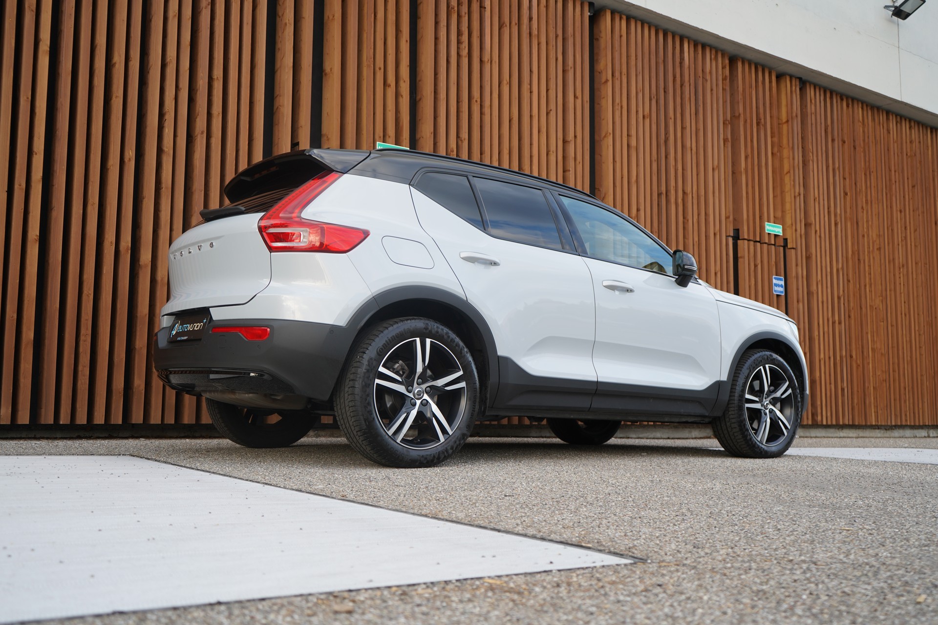 VOLVO XC40 B5 BENZIN MILD HYBRID AWD R-DESIGN ULTIMATE GEARTRONIC l 250 PS-image-8