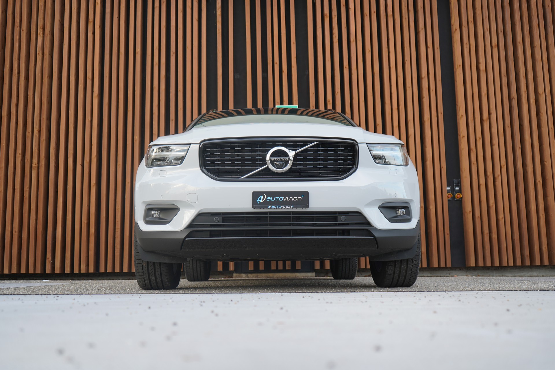 VOLVO XC40 B5 BENZIN MILD HYBRID AWD R-DESIGN ULTIMATE GEARTRONIC l 250 PS-image-12