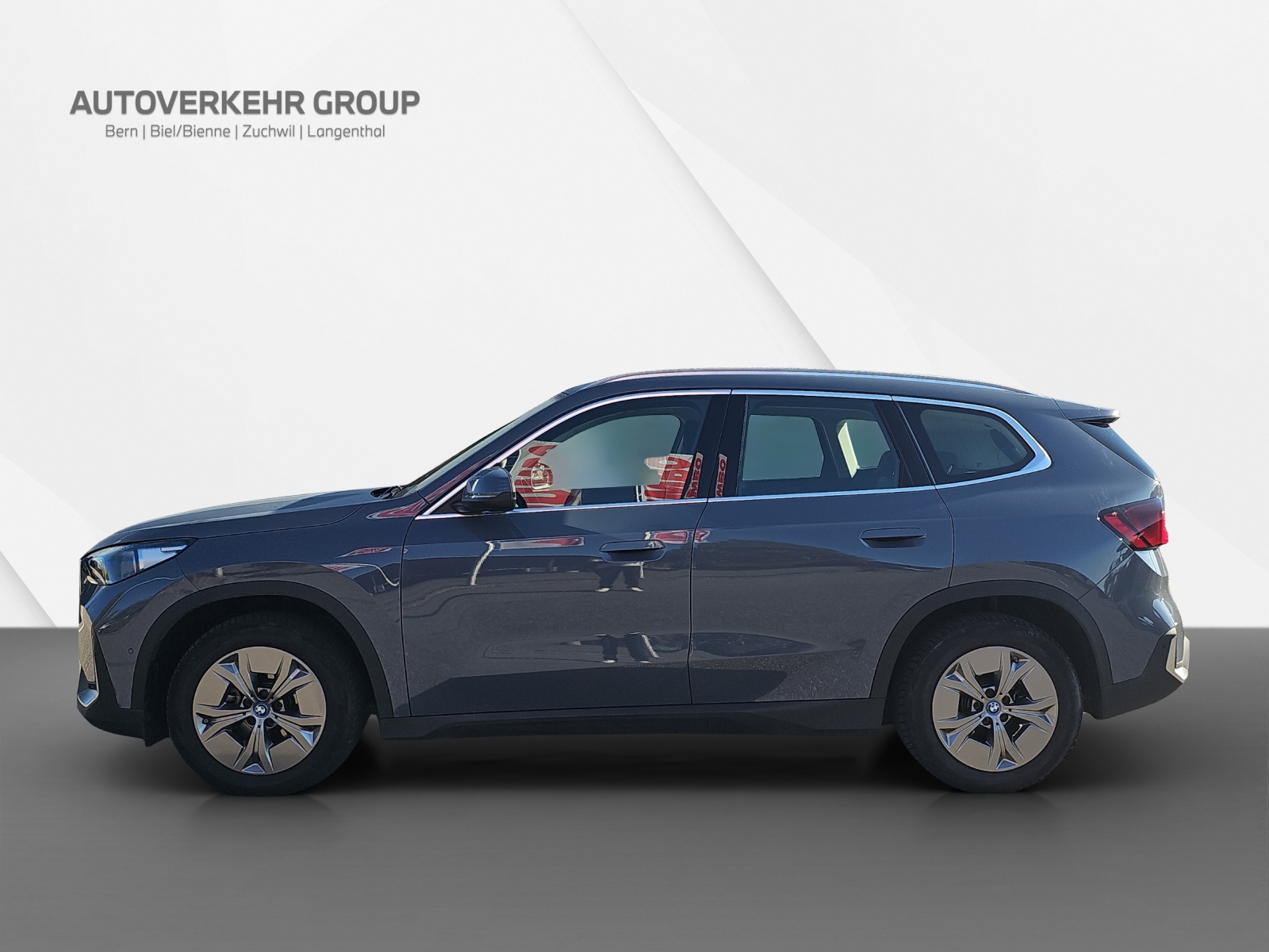 BMW iX1 xDrive 30-image-2