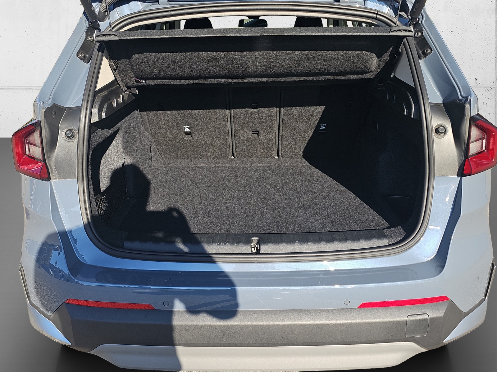 BMW iX1 xDrive 30-image-16