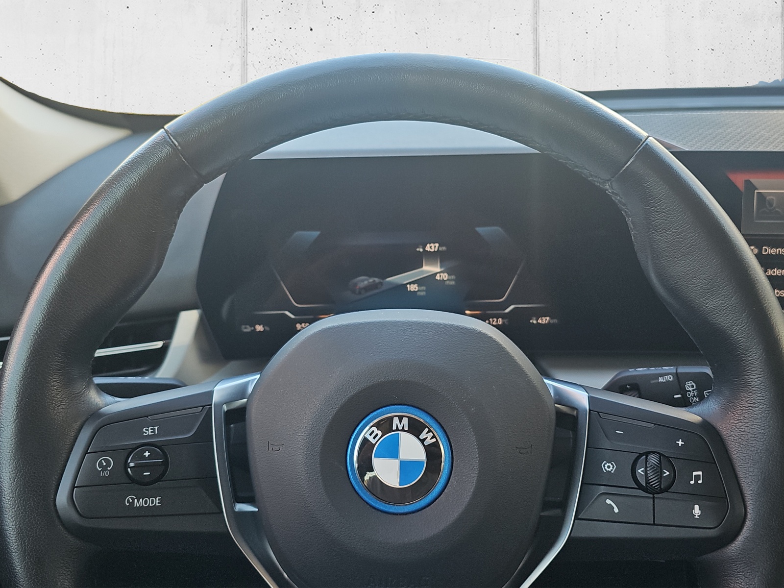 BMW iX1 xDrive 30-image-13