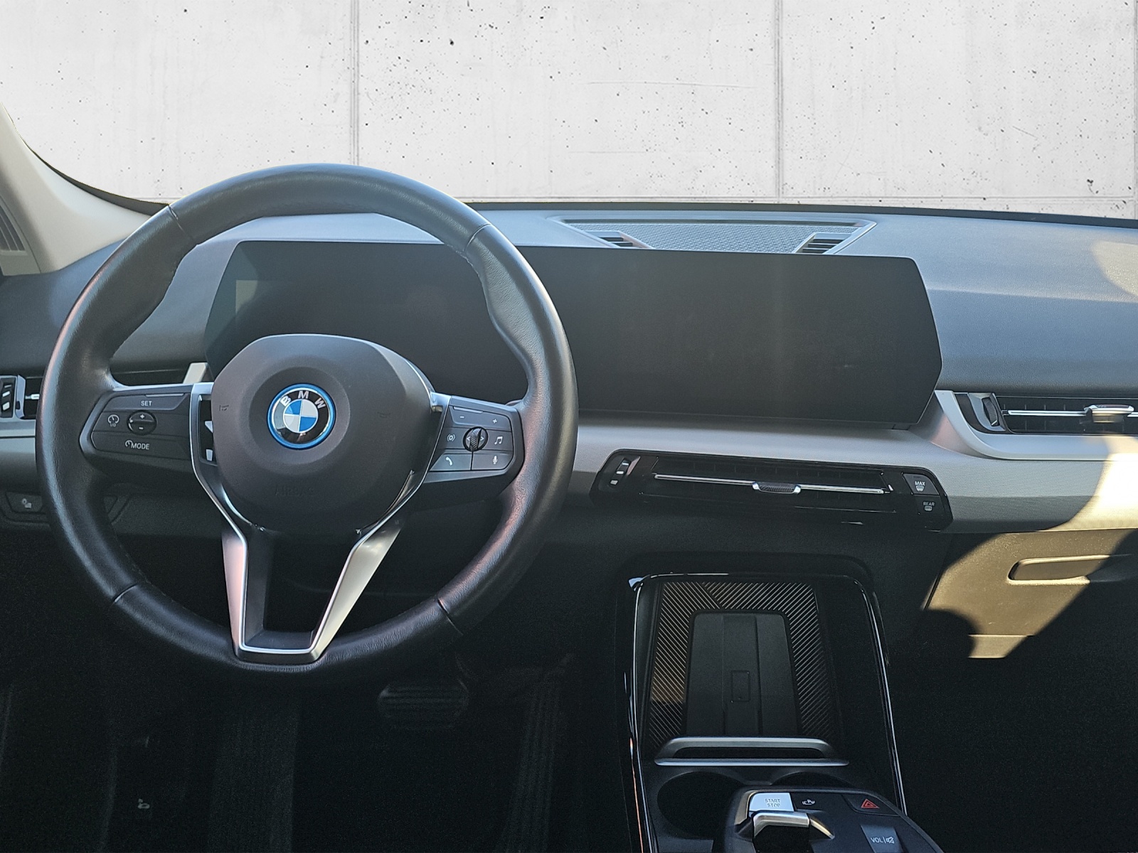 BMW iX1 xDrive 30-image-15