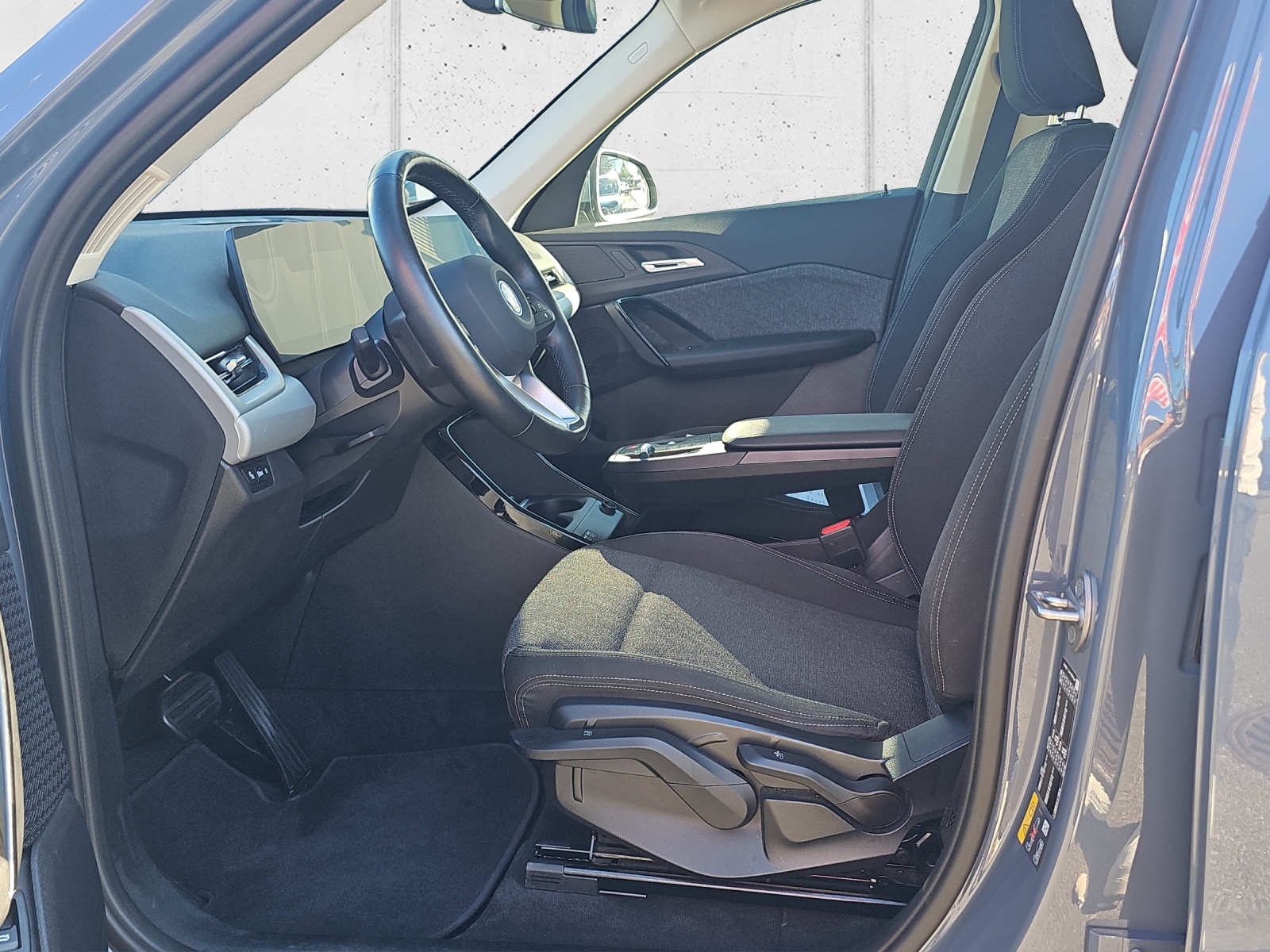 BMW iX1 xDrive 30-image-10