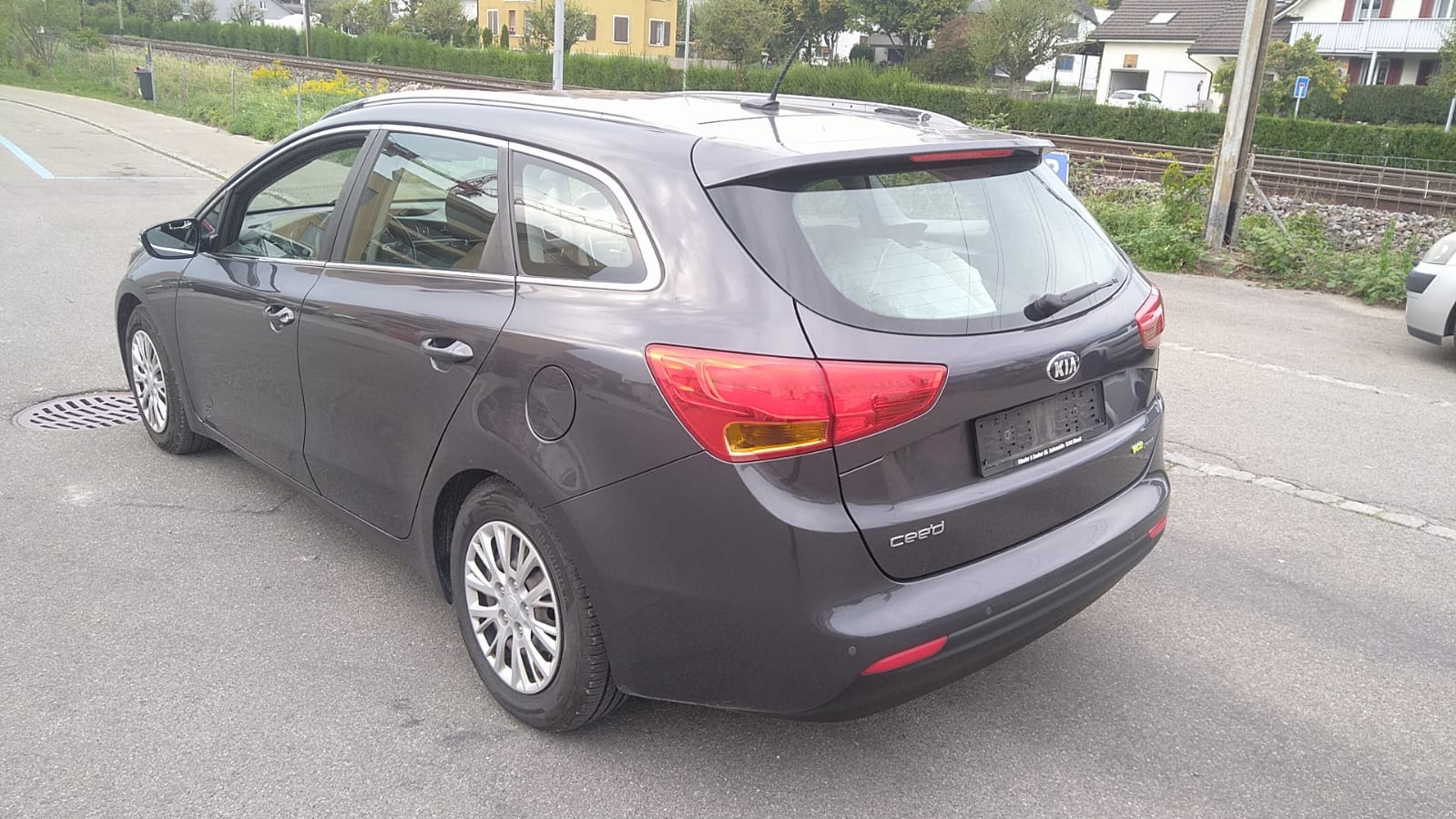 KIA Cee'd Sportswagon 1.6 GDi Trend-image-3