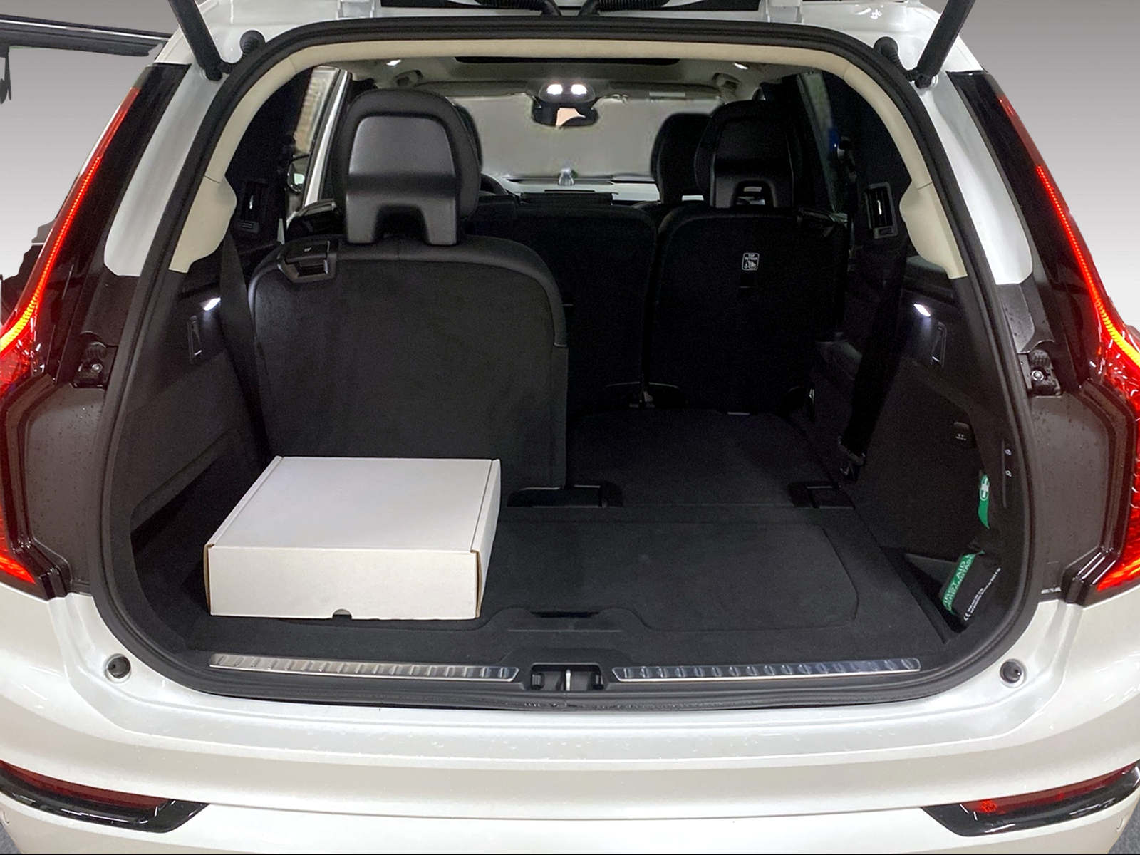 VOLVO XC90 2.0 T8 TE XCLUSIVE Edition Dark eAWD-image-16