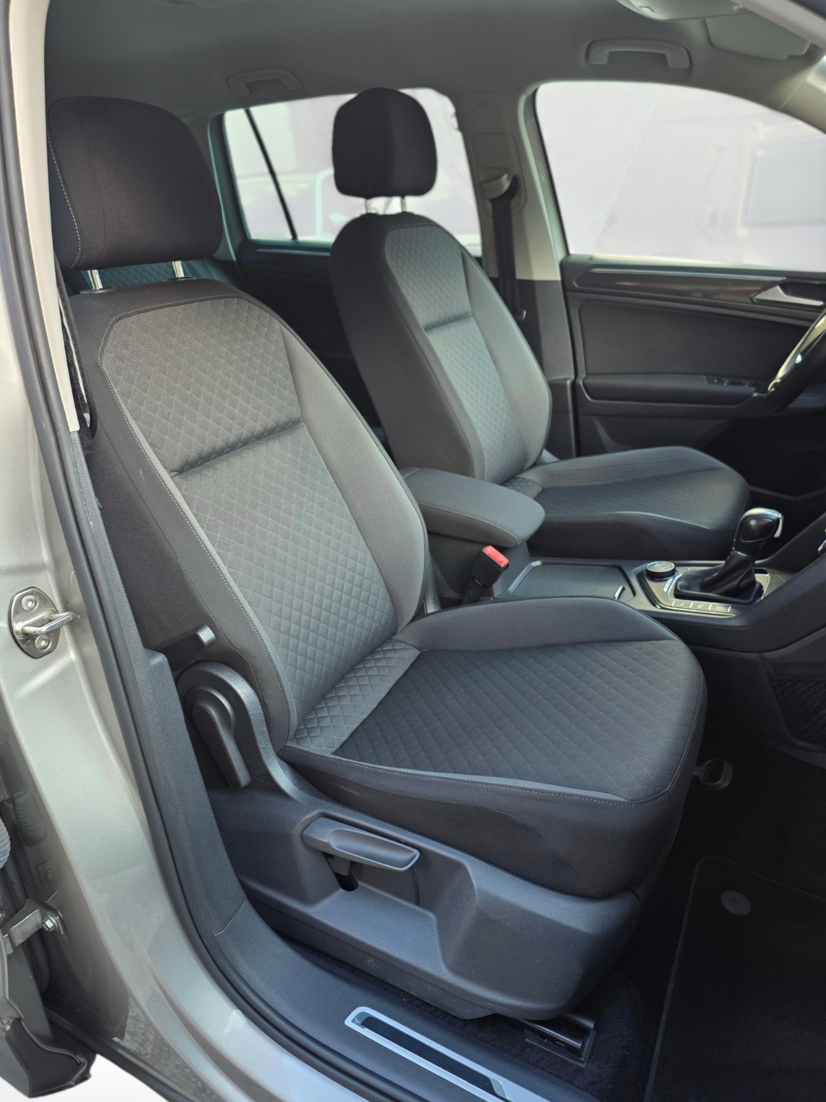 VW Tiguan 2.0 TDI SCR Comfortline 4Motion DSG-image-13