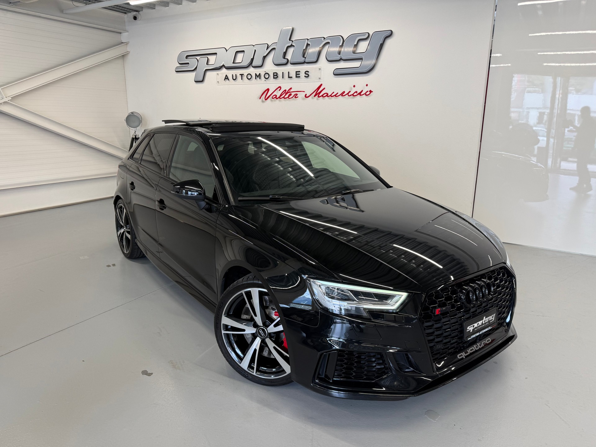 AUDI RS3 Sportback 2.5 TSI quattro S-tronic CH AUTO-showroom-element-1