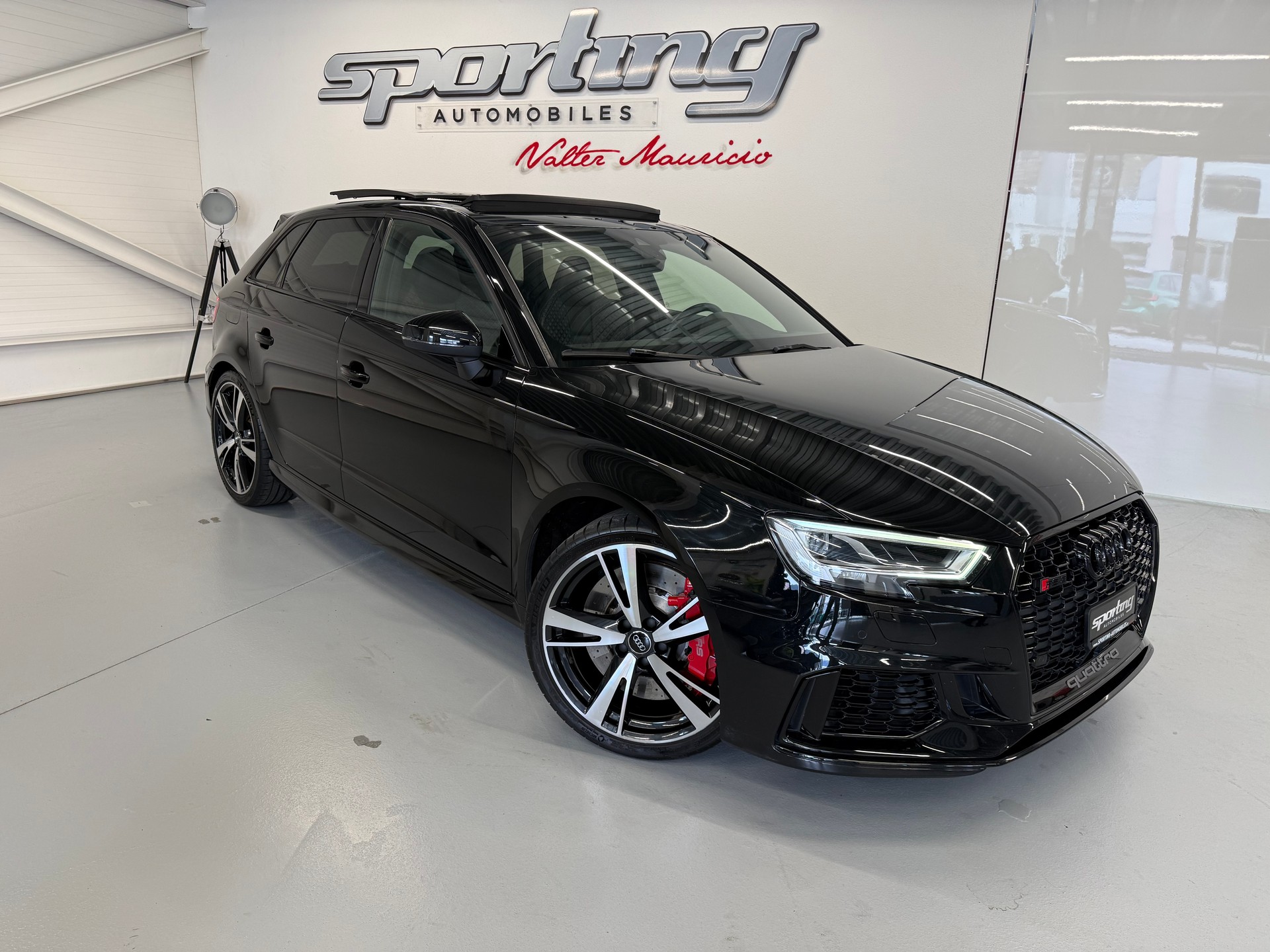 AUDI RS3 Sportback 2.5 TSI quattro S-tronic CH AUTO-showroom-element-2