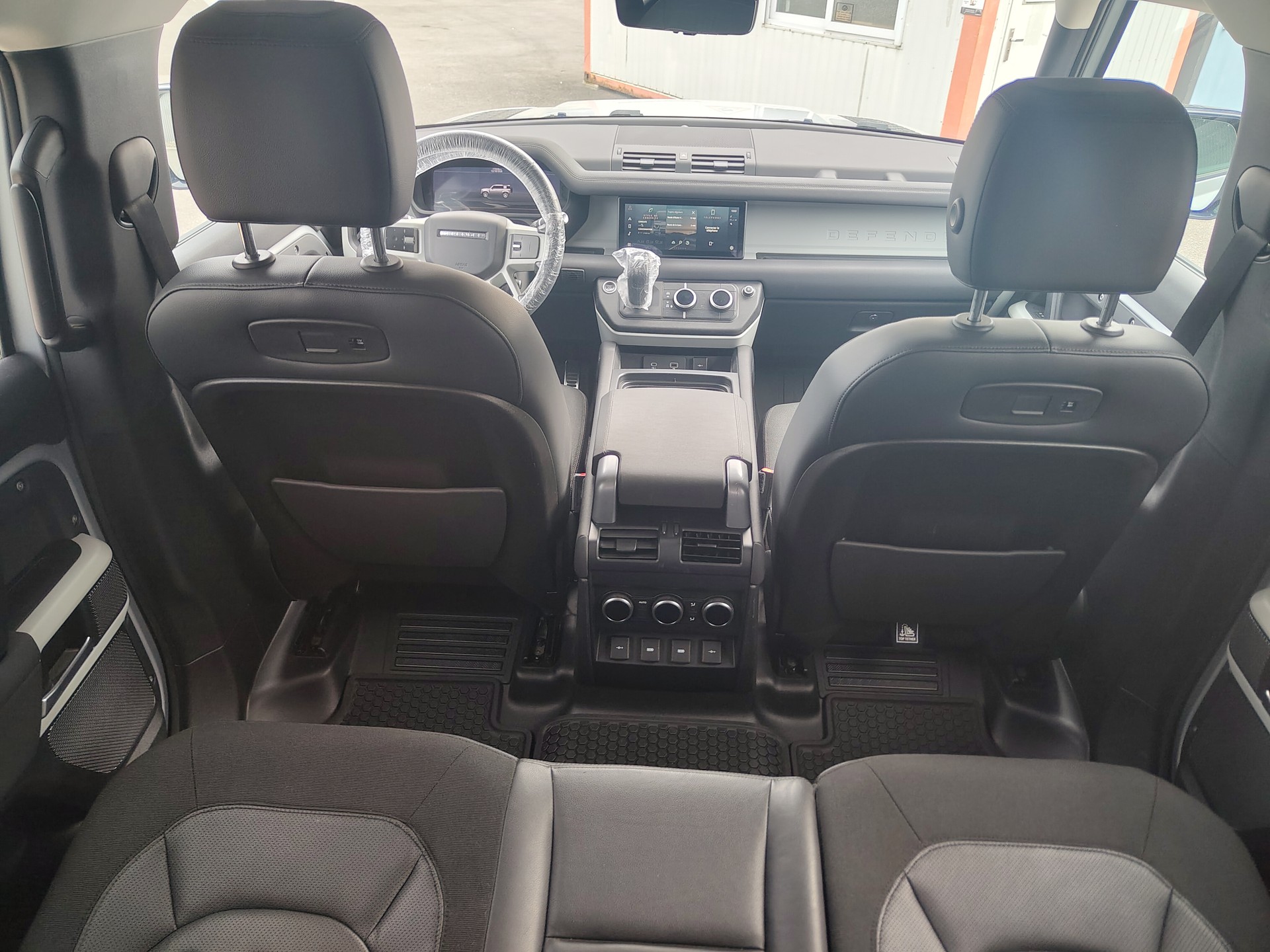 LAND ROVER Defender 110 P400 I6 First Edition 3.0 MHEV AT8-image-11